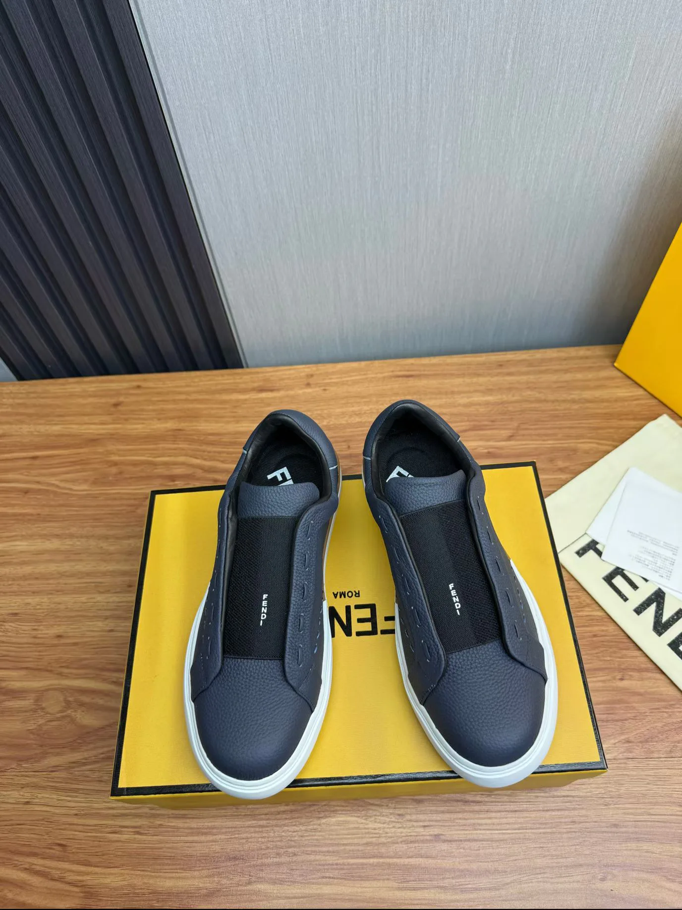 Кроссовки Мужские Fendi 18103056