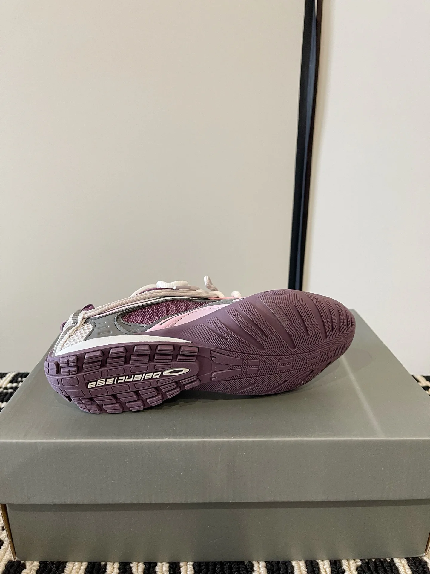 Кроссовки Женские Balenciaga 18386317