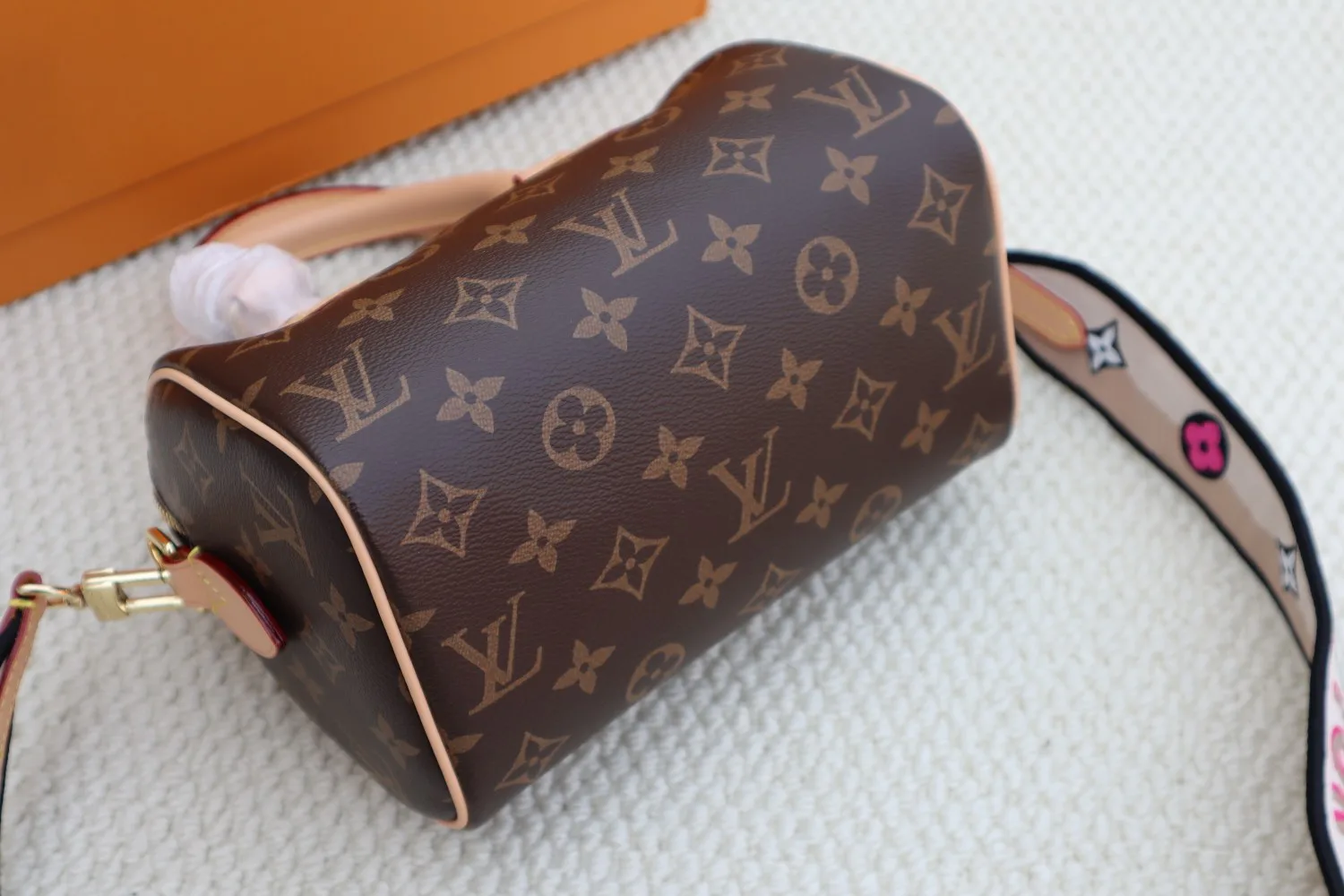 Классические Сумки Женские Louis Vuitton 18088970
