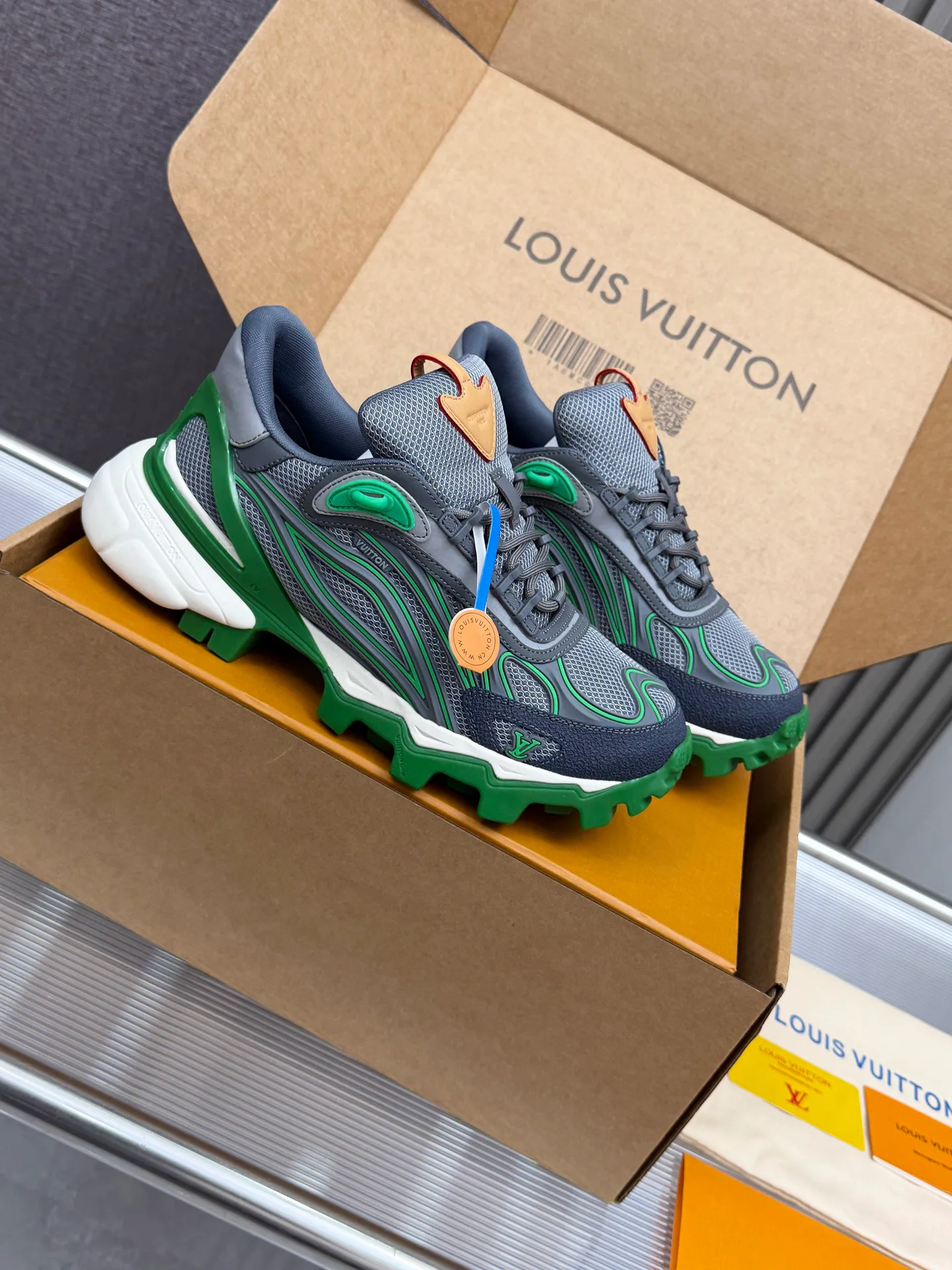 Кроссовки Женские Louis Vuitton 11679416