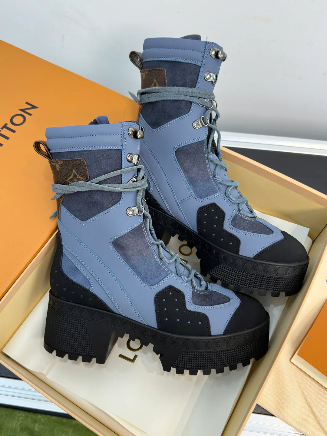 Ботинки Женские Louis Vuitton 18741649