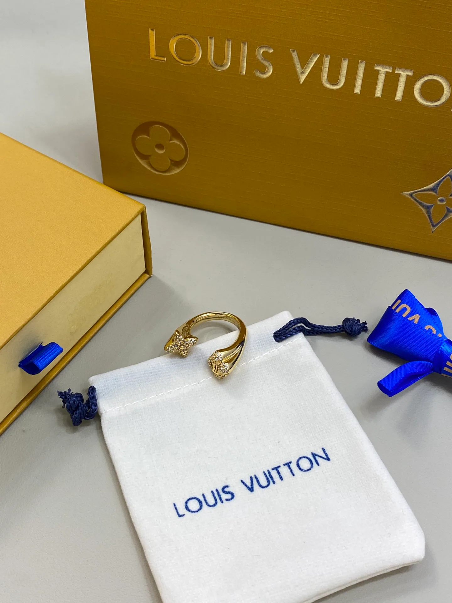Бижутерия Louis Vuitton 17821898
