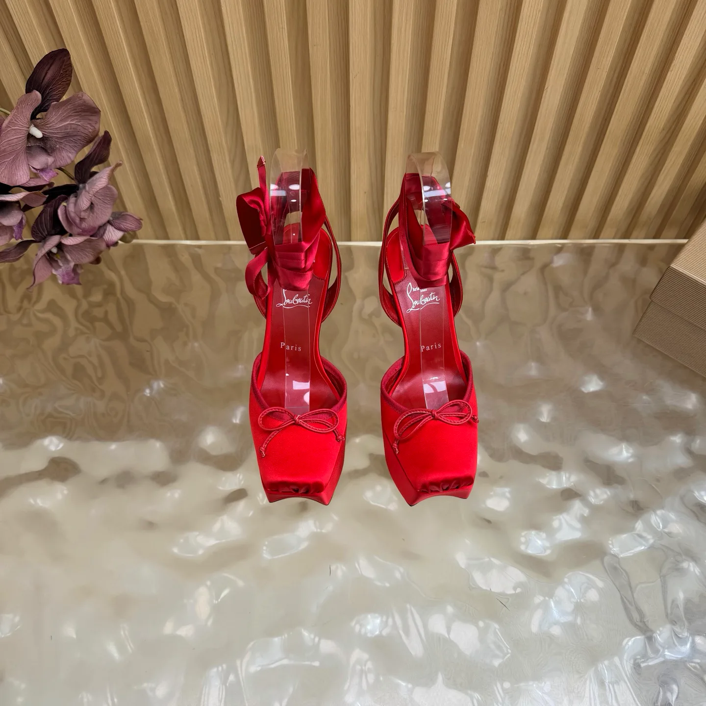 Босоножки Женские Christian Louboutin 18796756