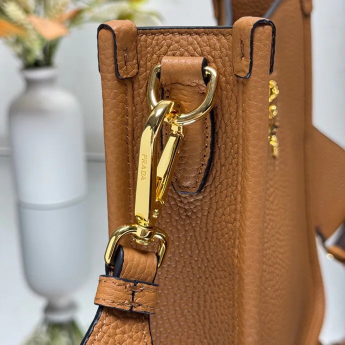 Классические Сумки Женские Prada 13332189