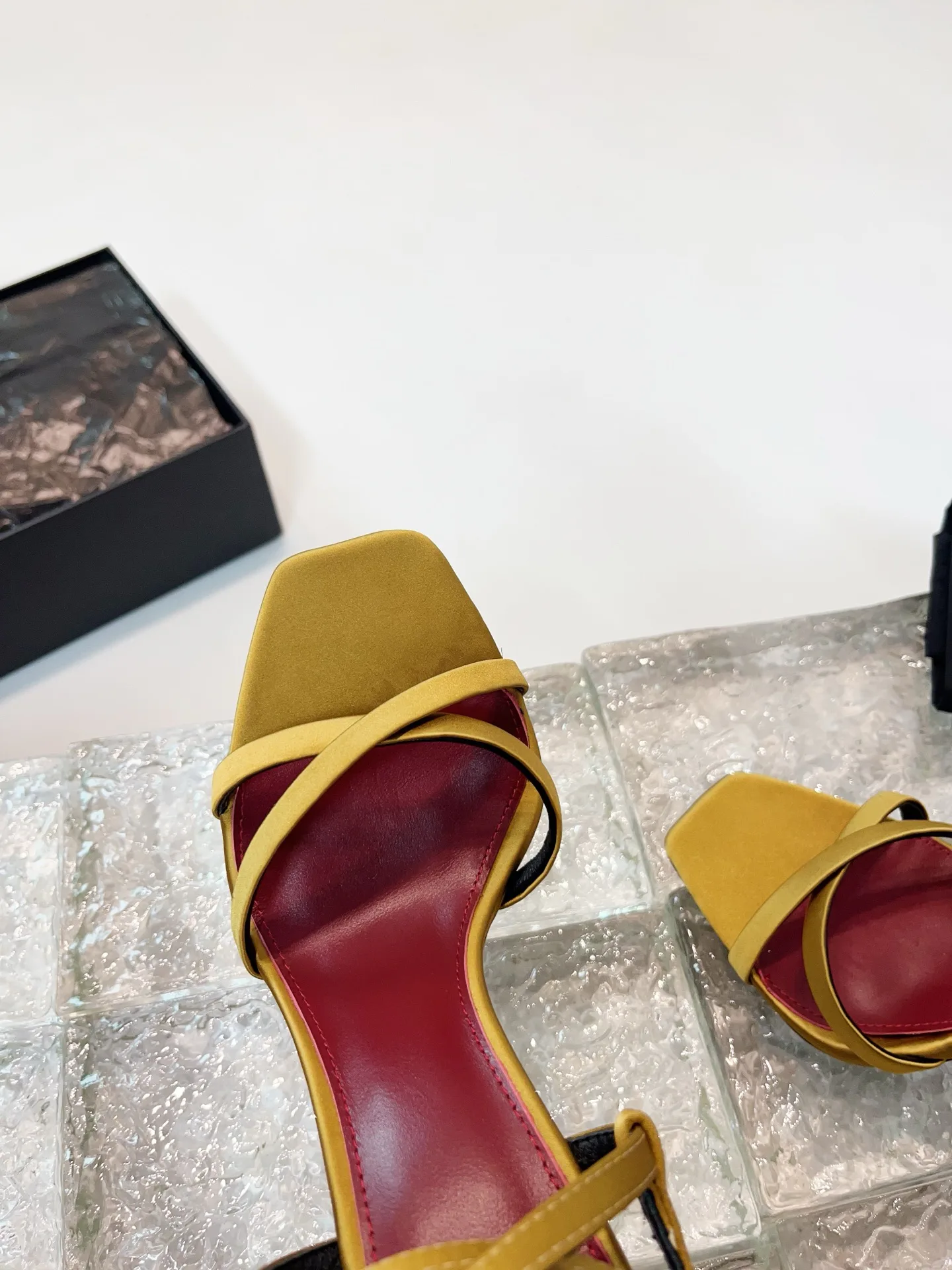 Босоножки Женские Saint Laurent 11278446