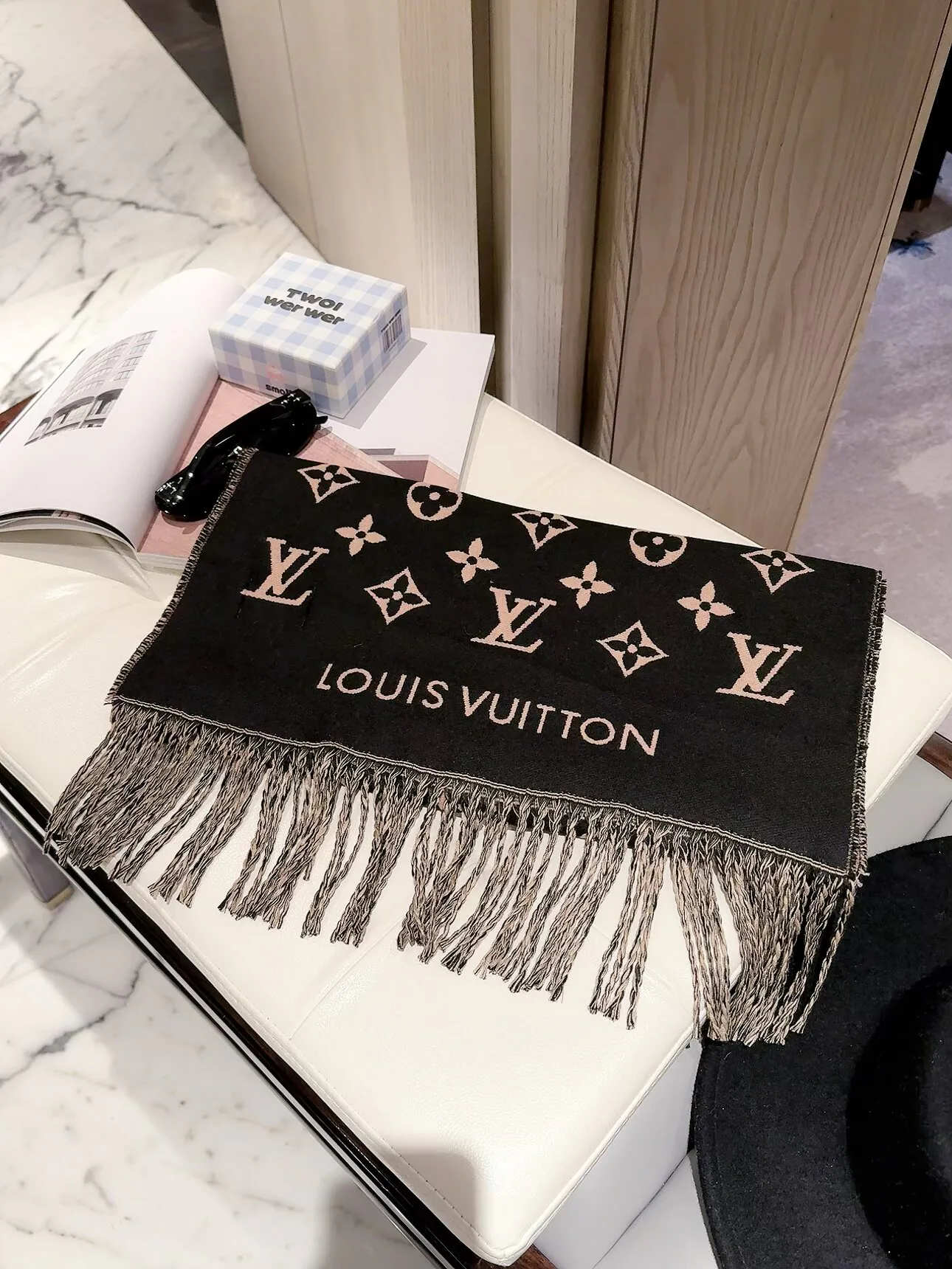 Шарфы Louis Vuitton 18322602