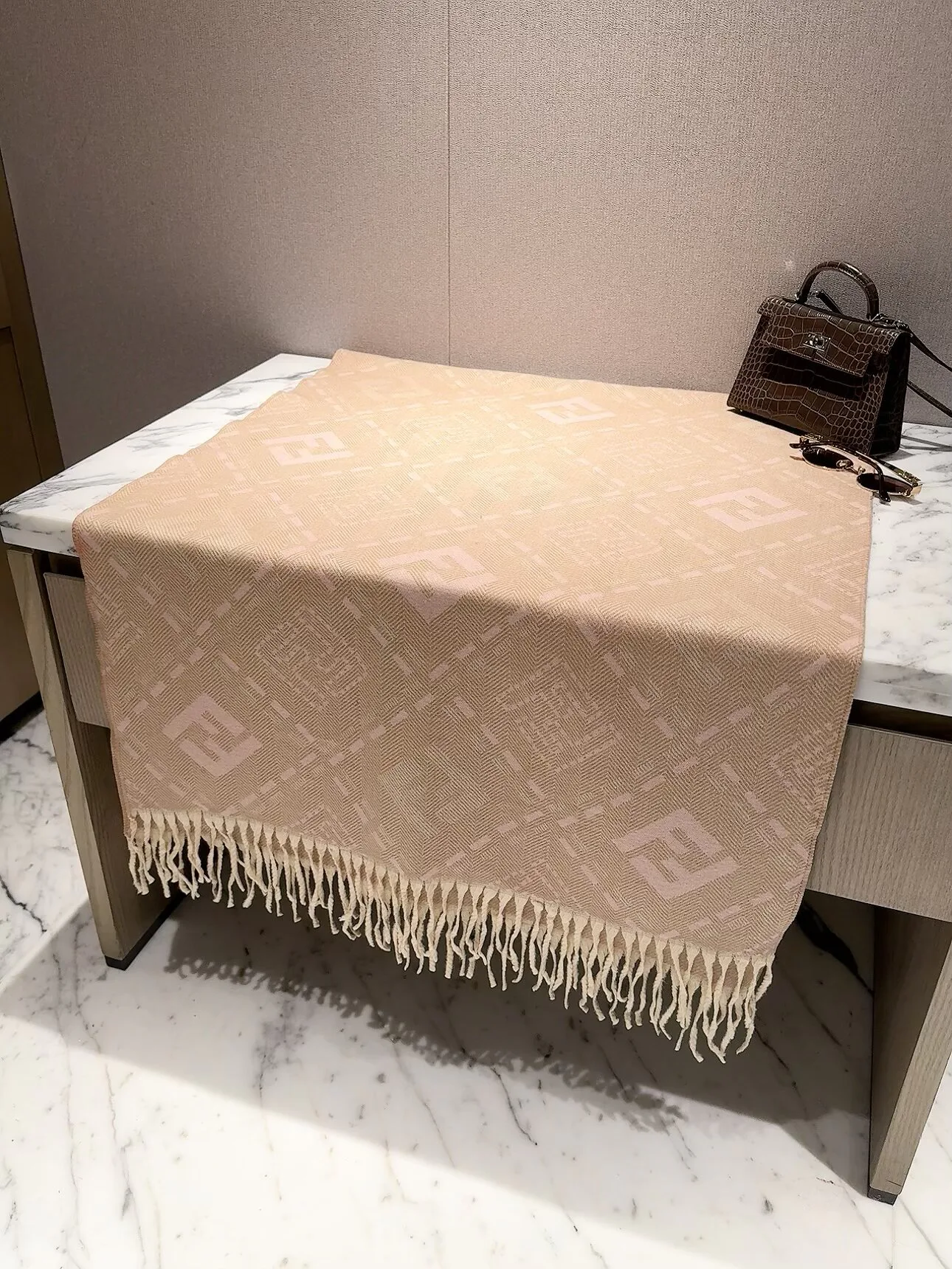 Шарфы Fendi 18322460