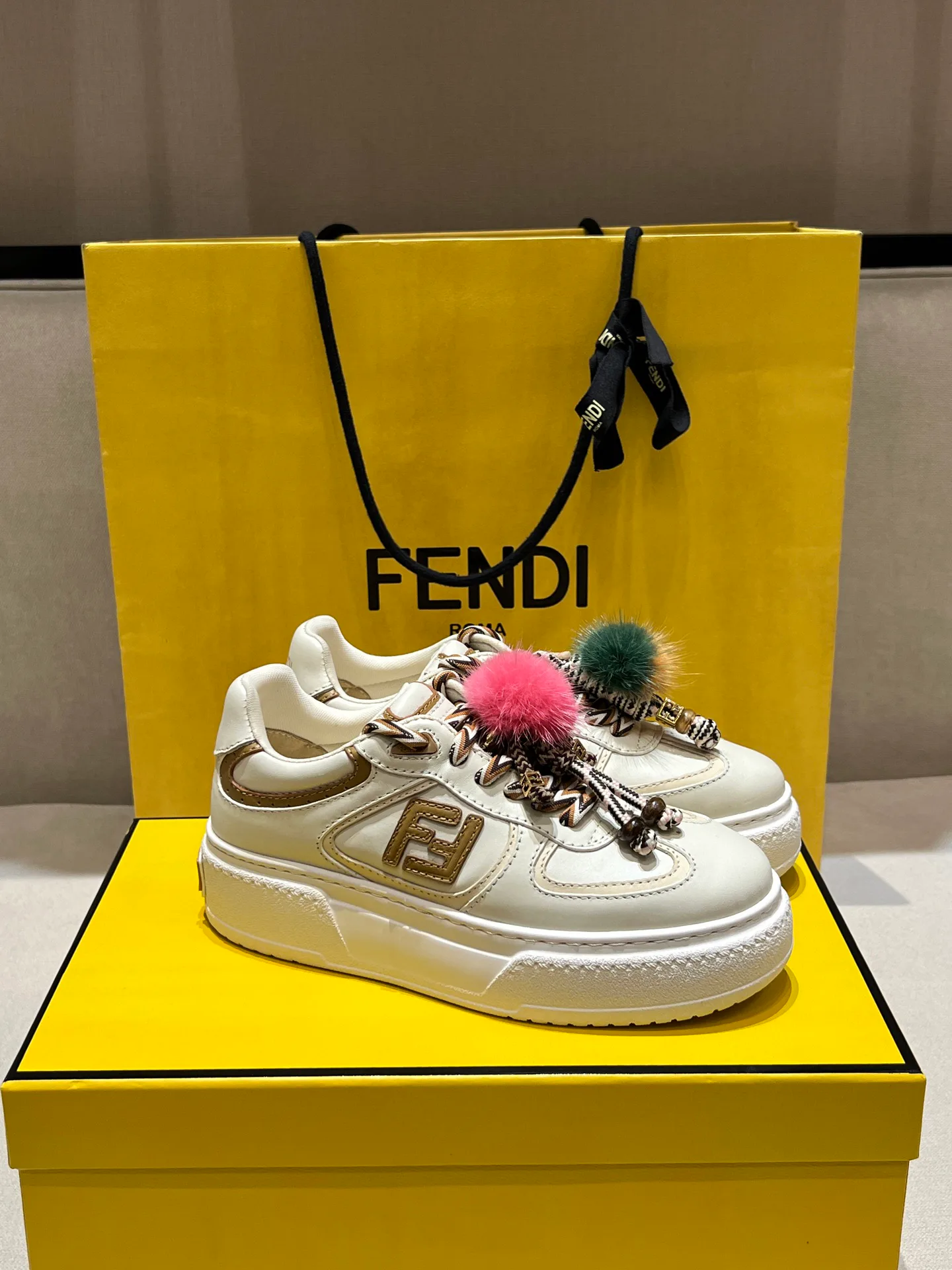 Кроссовки Женские Fendi 18020642