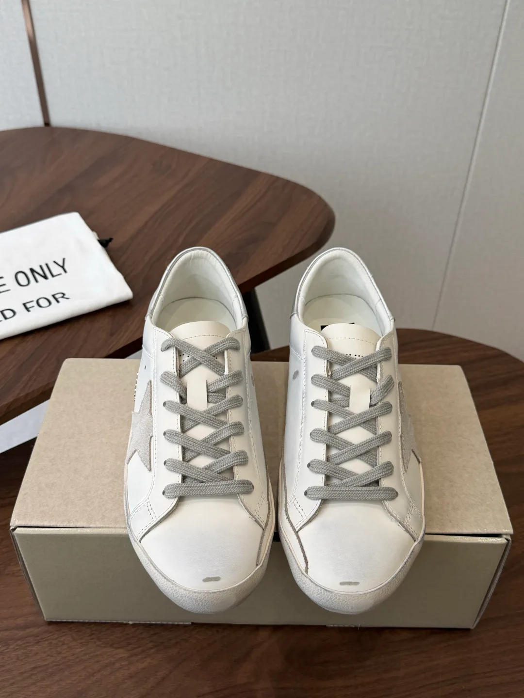 Кроссовки Женские Golden Goose 19253414