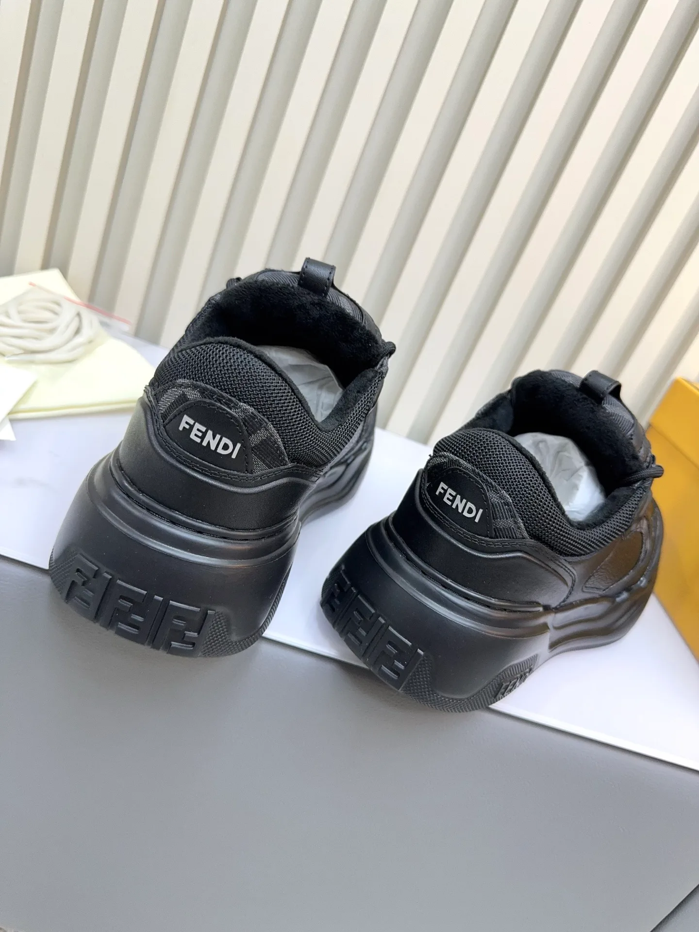 Кроссовки Мужские Fendi 354130