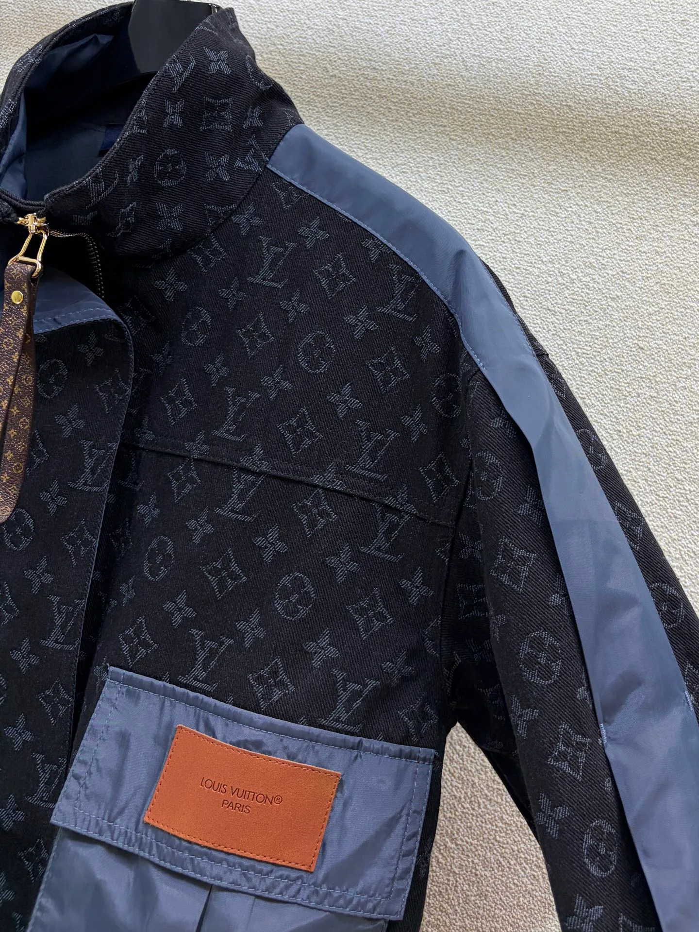 Куртки И Пуховики Женские Louis Vuitton 18408056