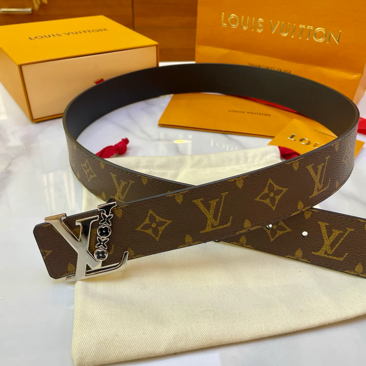 Ремни Louis Vuitton 11216327