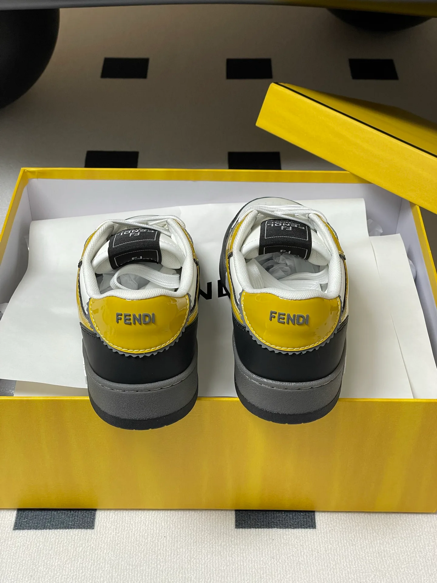 Кроссовки Мужские Fendi 28323