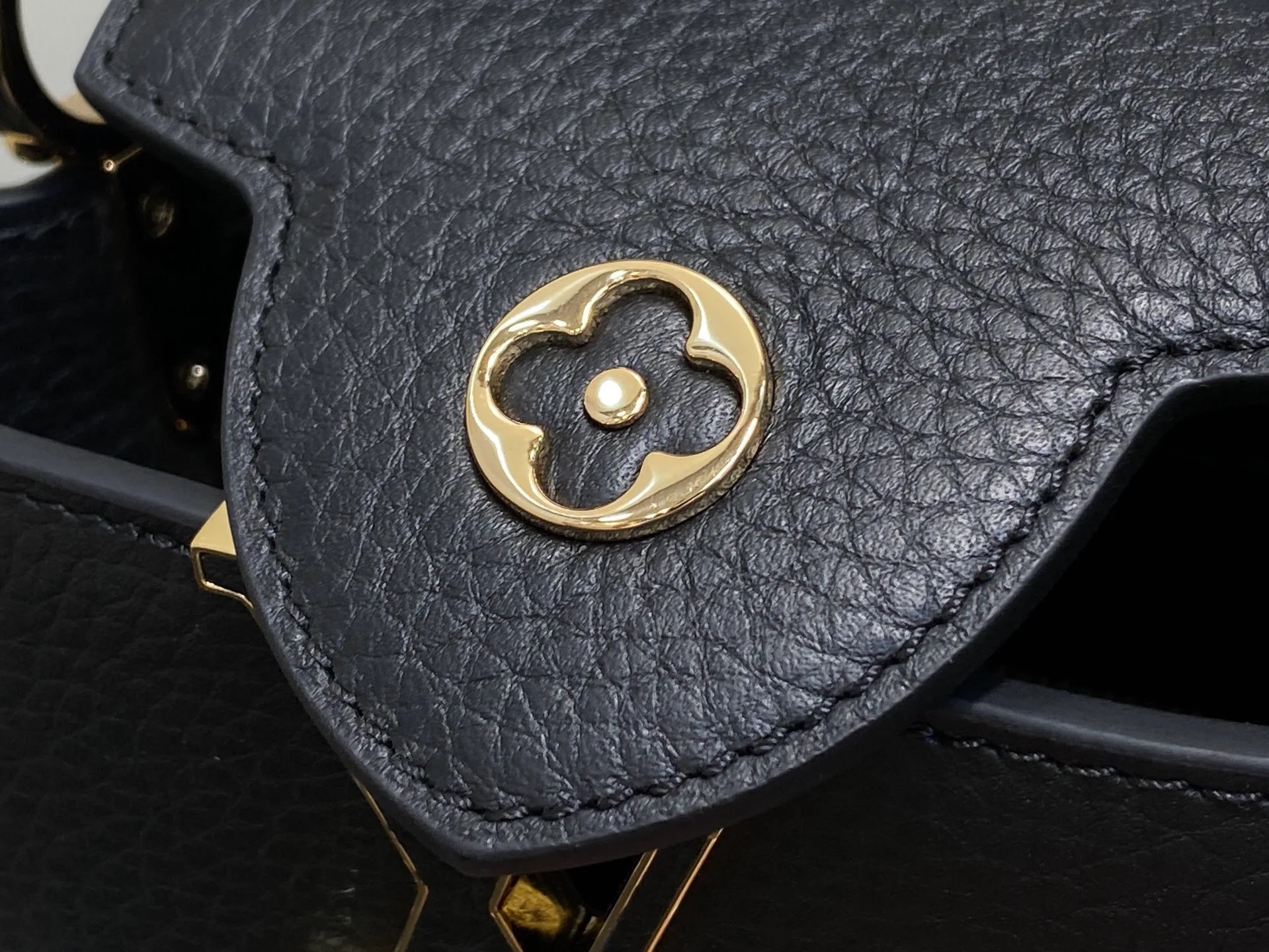 Классические Сумки Женские Louis Vuitton 12798946