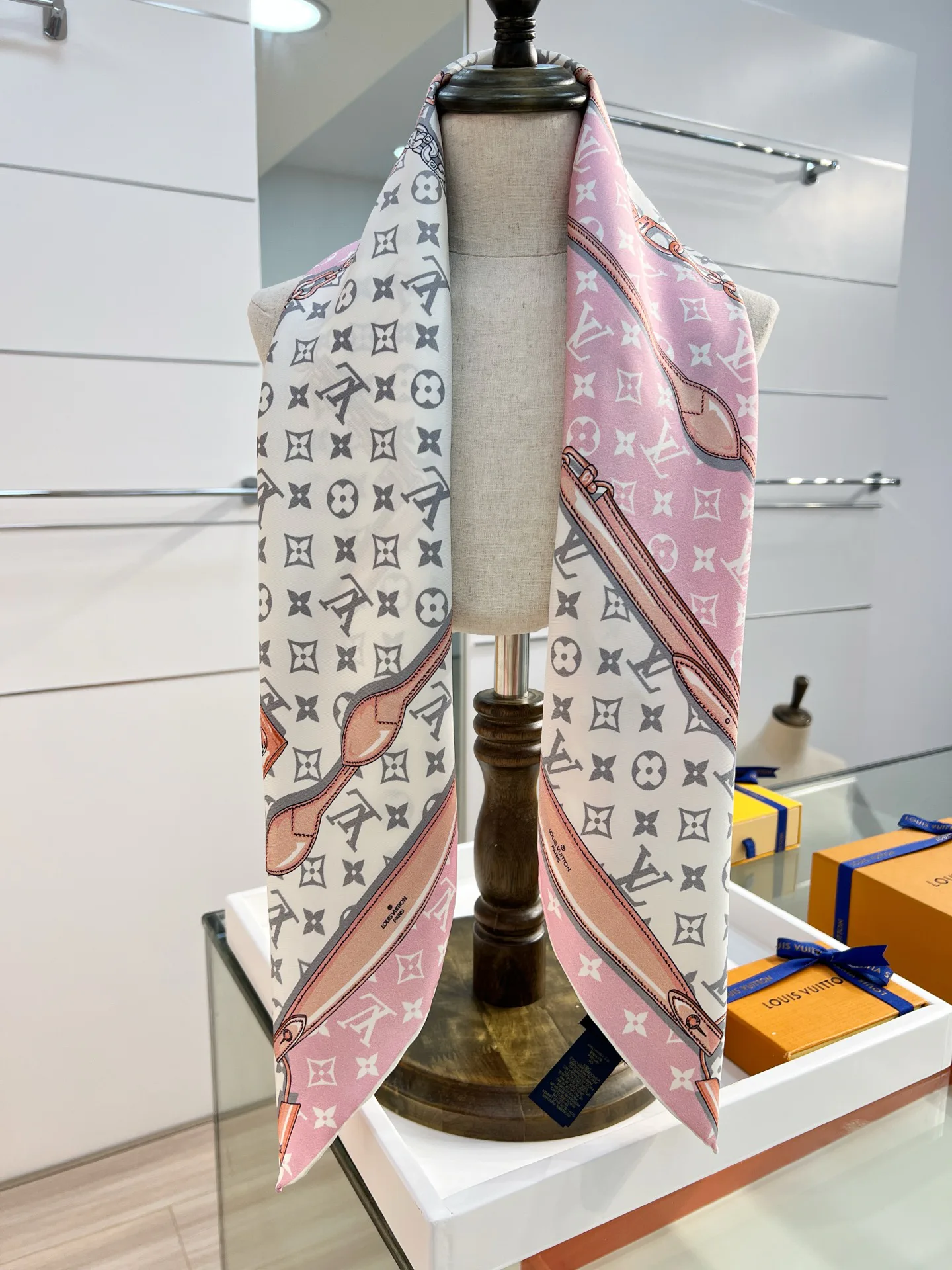 Платки Louis Vuitton 11503429