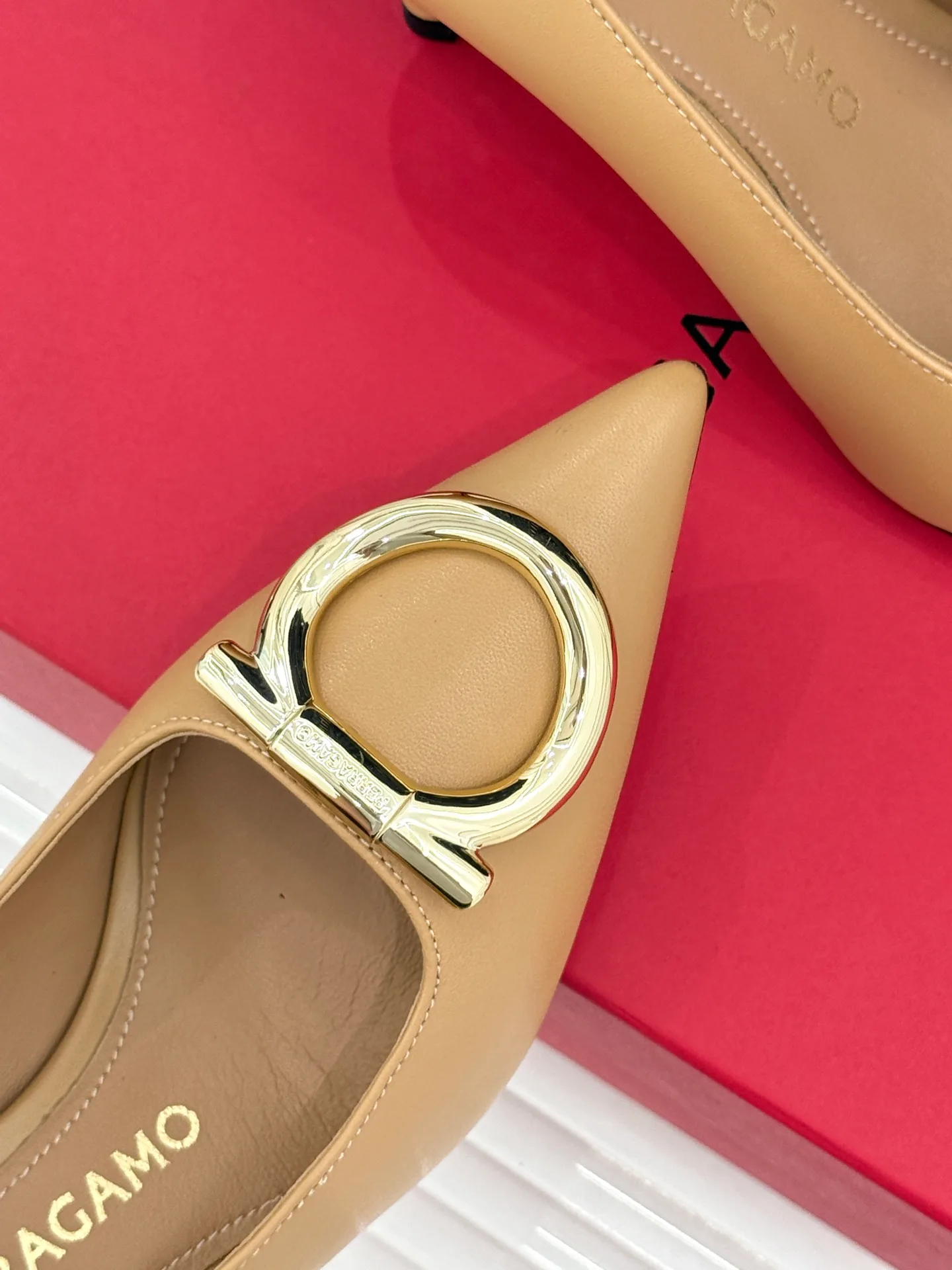Туфли Женские Salvatore Ferragamo 18104109
