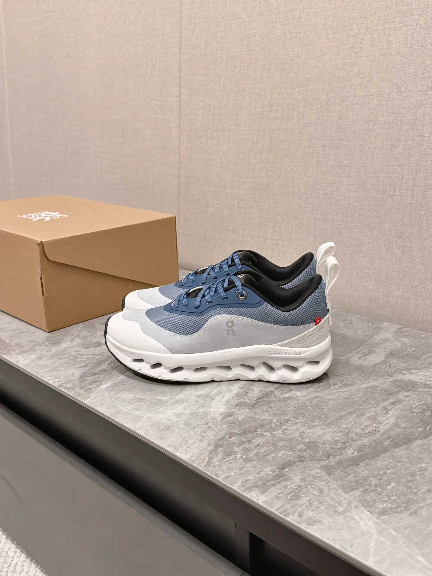 Кроссовки Женские Loewe 22136