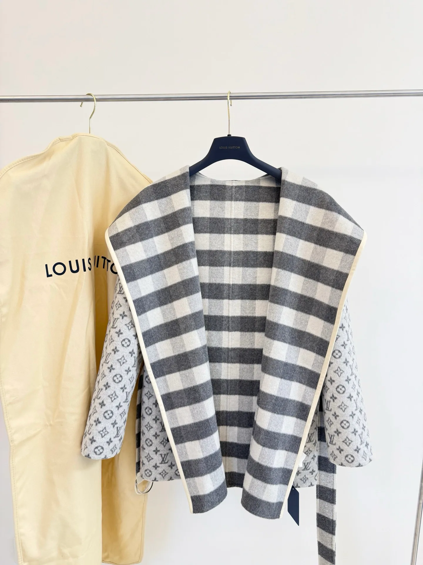 Пальто Женские Louis Vuitton 18594783