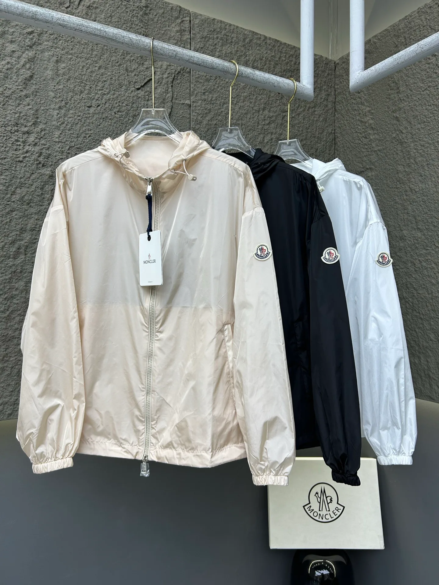 Куртки И Пуховики Женские Moncler 11666924