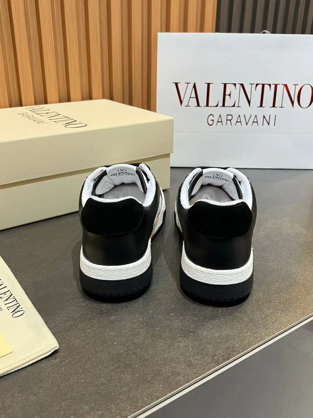 Кроссовки Женские Valentino 550827