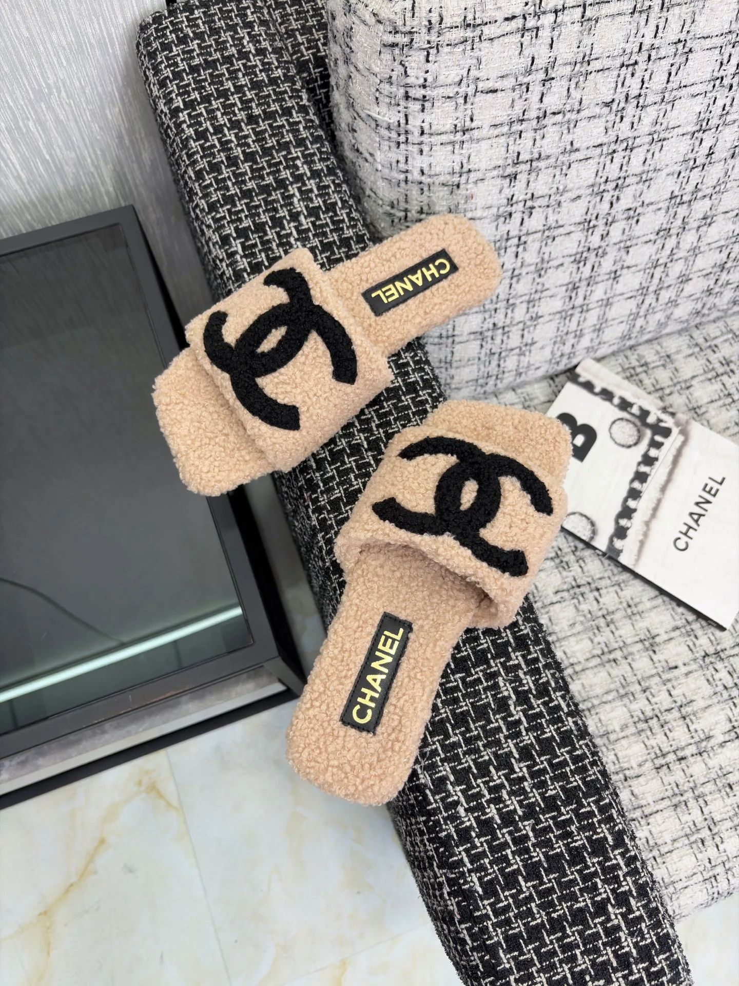 Тапочки Женские Chanel 18700088