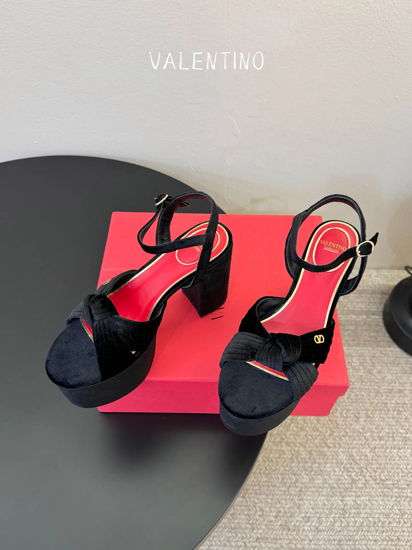 Босоножки Женские Valentino 14573339