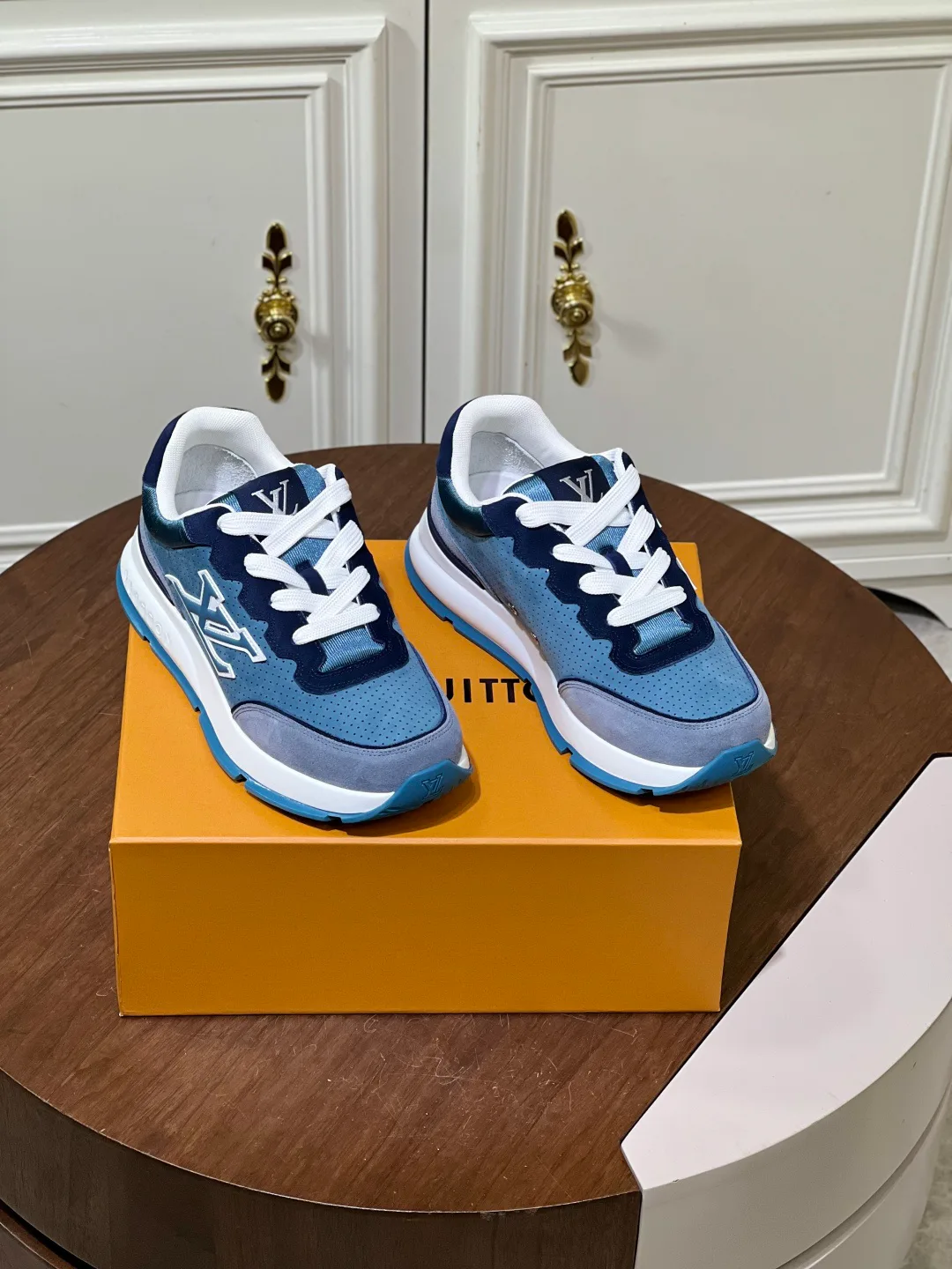 Кроссовки Мужские Louis Vuitton 17460374