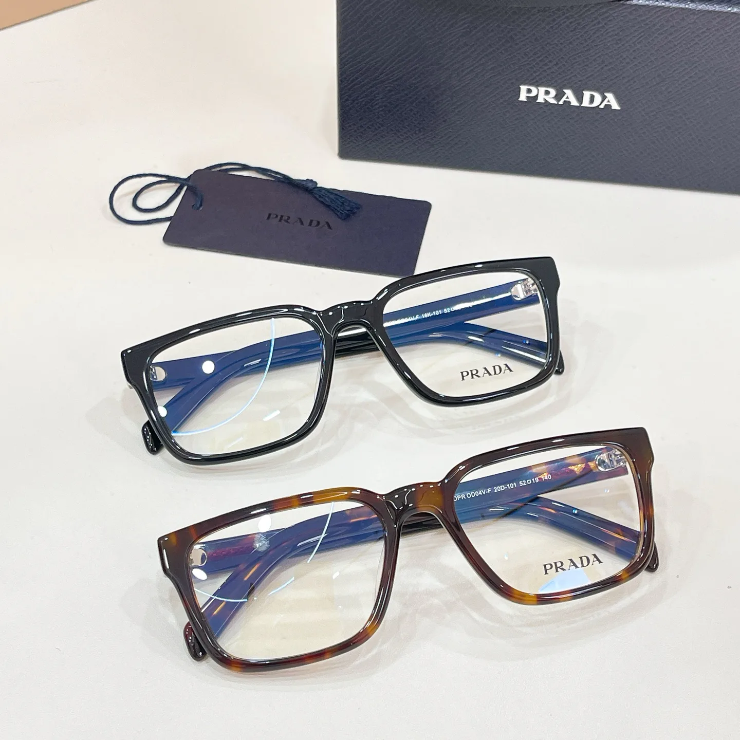 Очки Prada 13576987