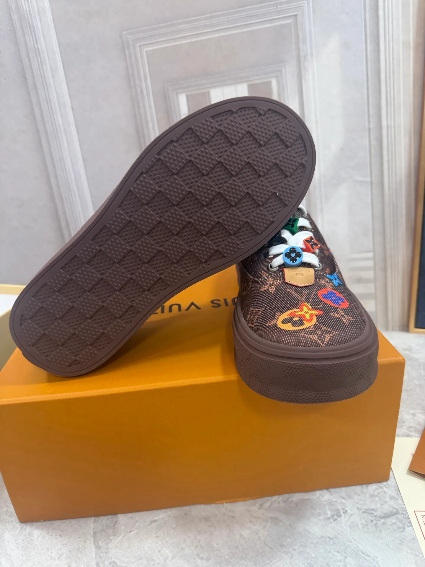 Кроссовки Мужские Louis Vuitton 18190070