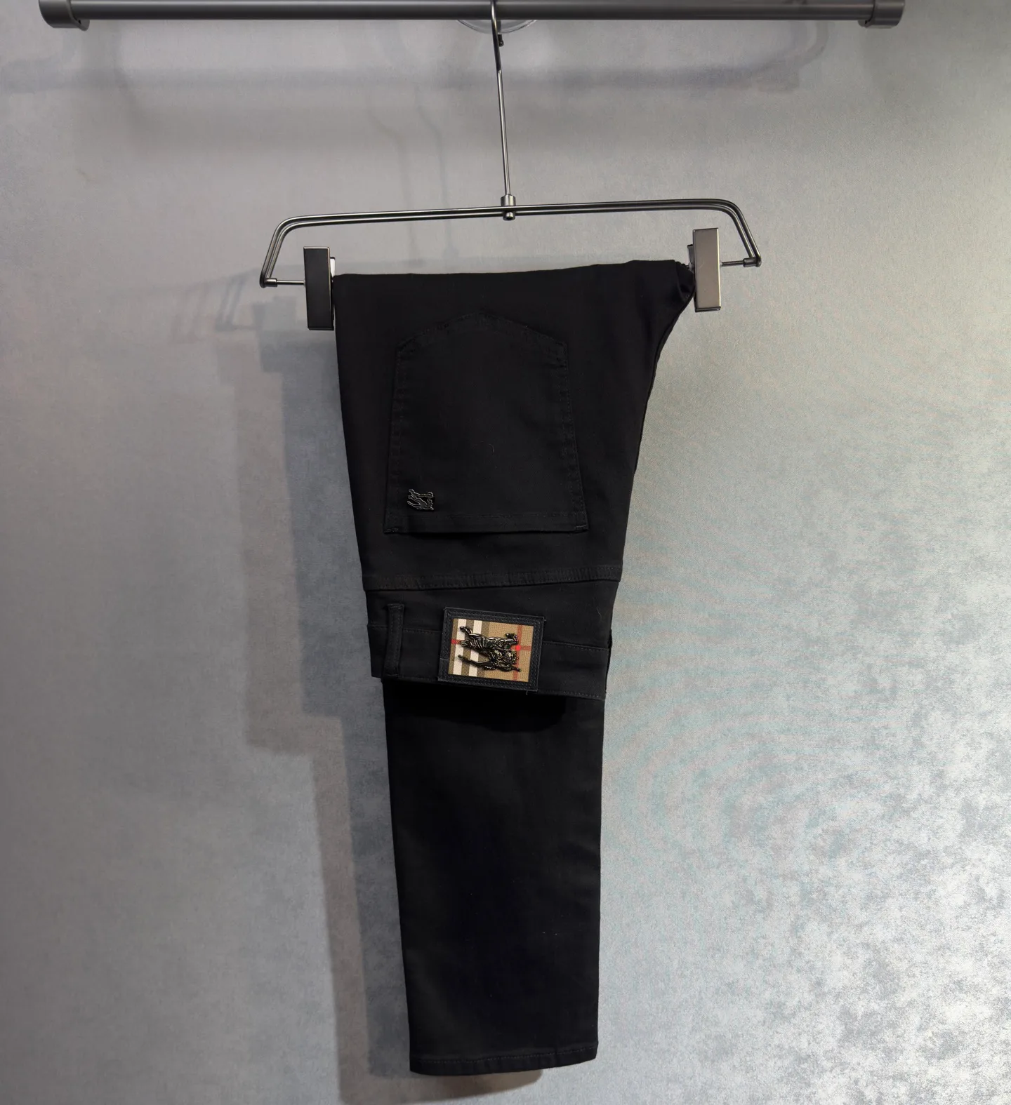Джинсы Мужские Burberry 18098386