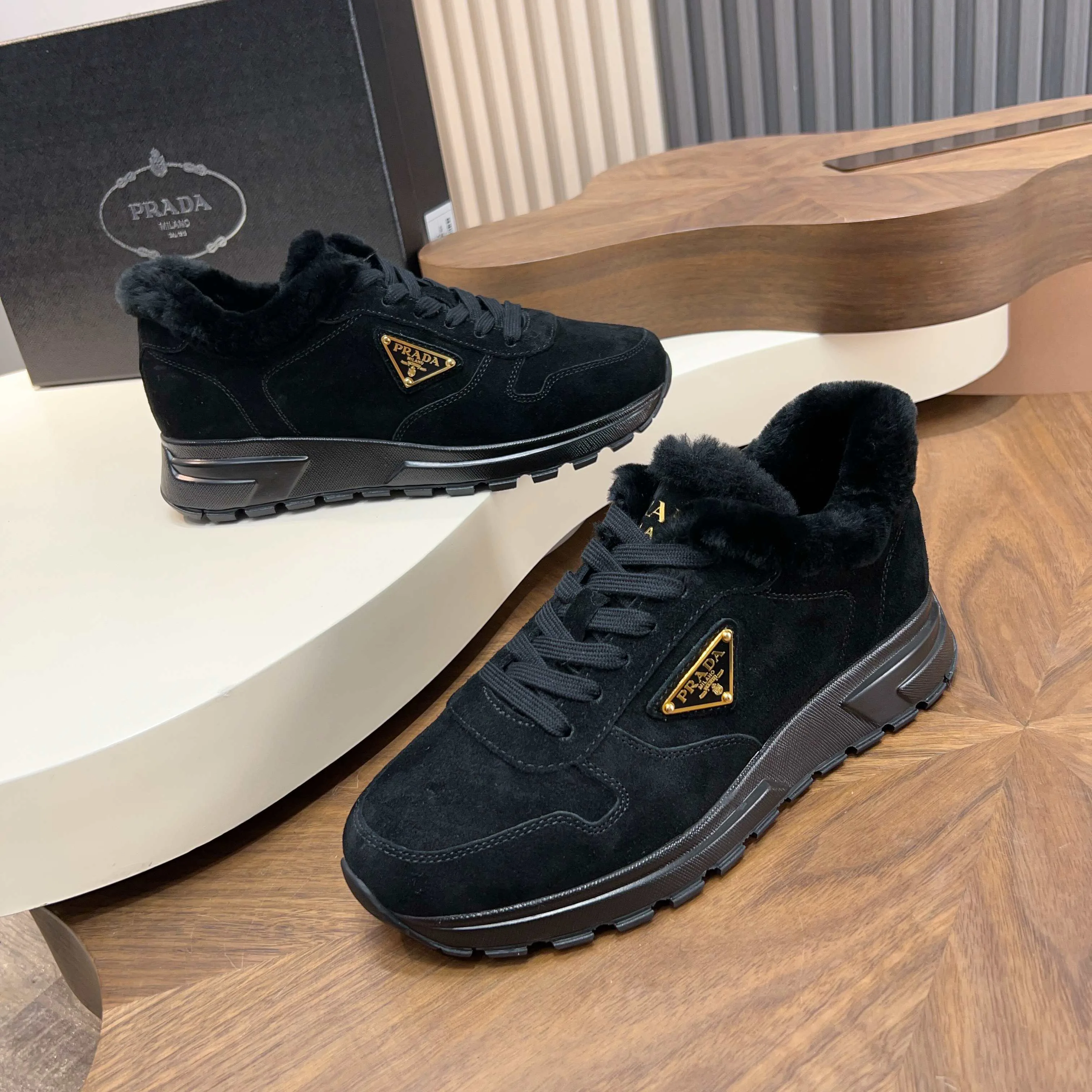 Кроссовки Женские Prada 554571