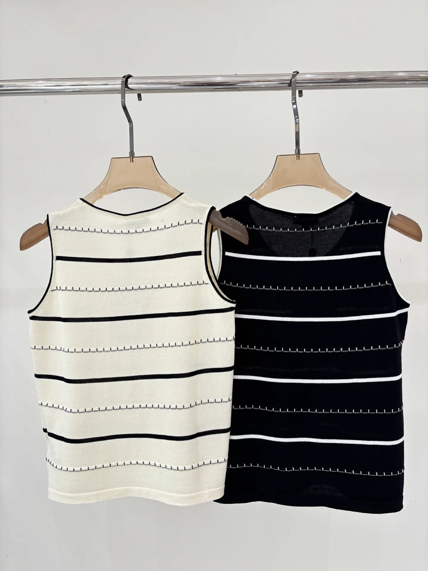 Жилеты Женские Chanel 11239612