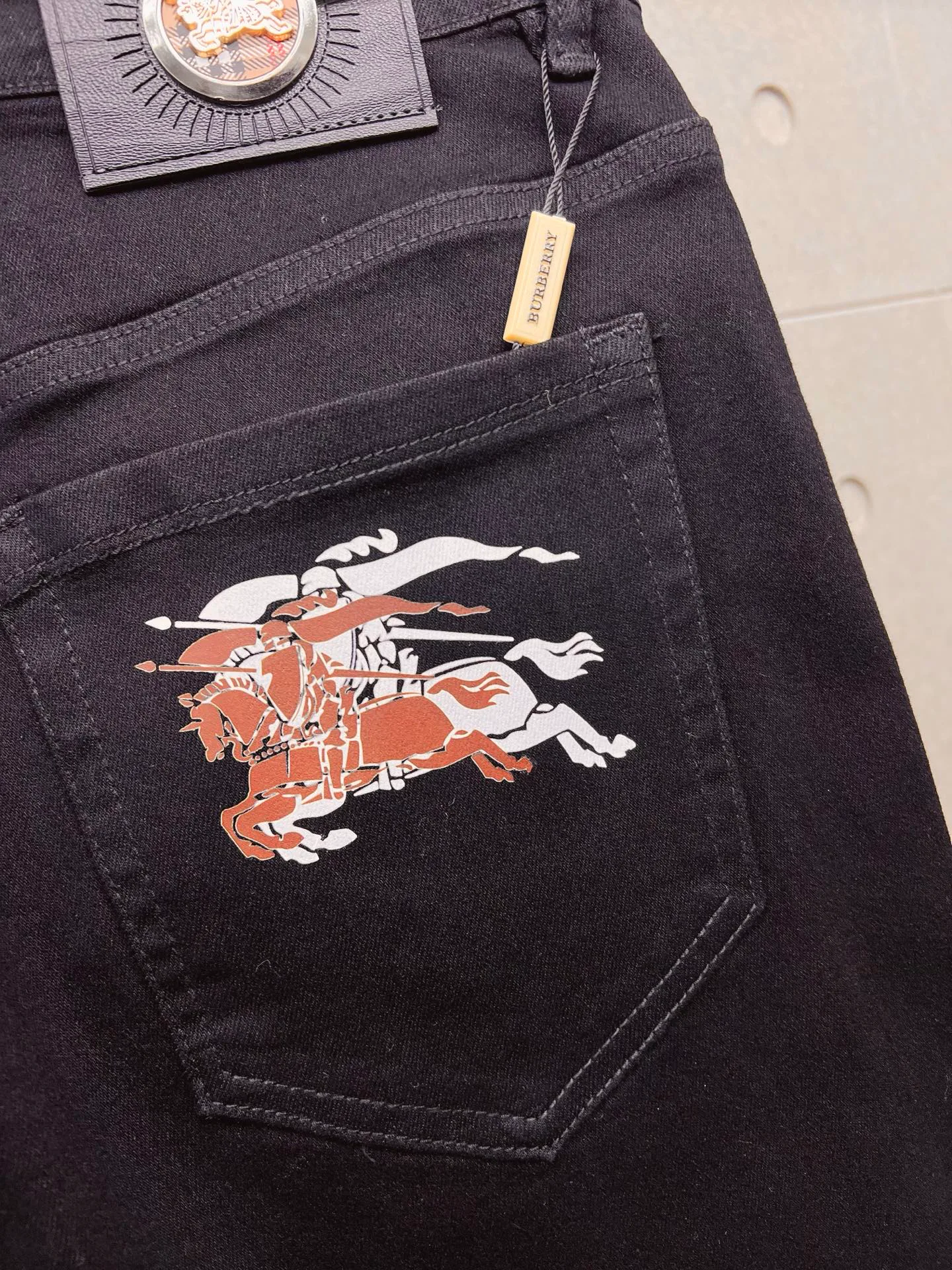 Джинсы Мужские Burberry 18098422