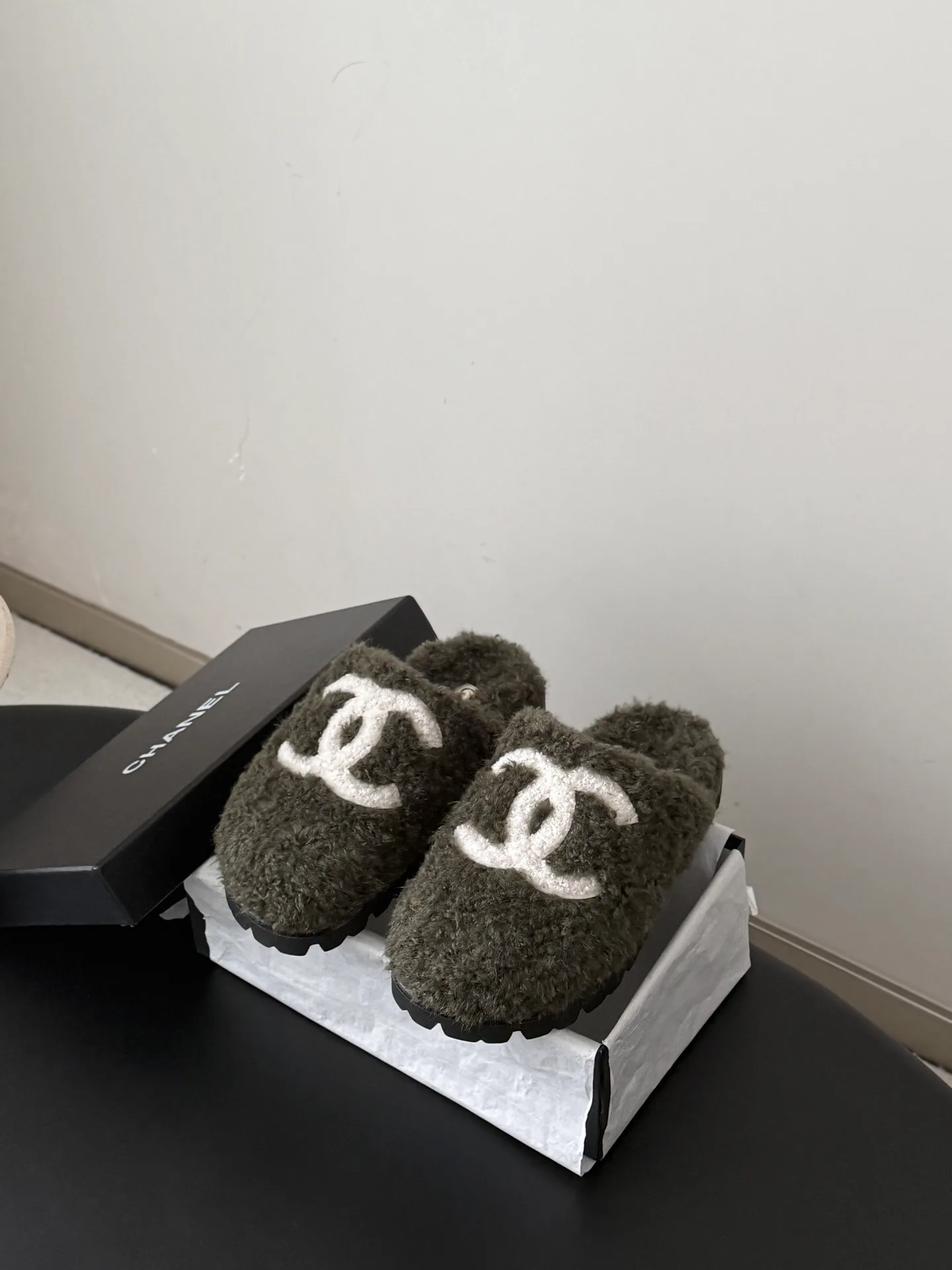 Тапочки Женские Chanel 18700056