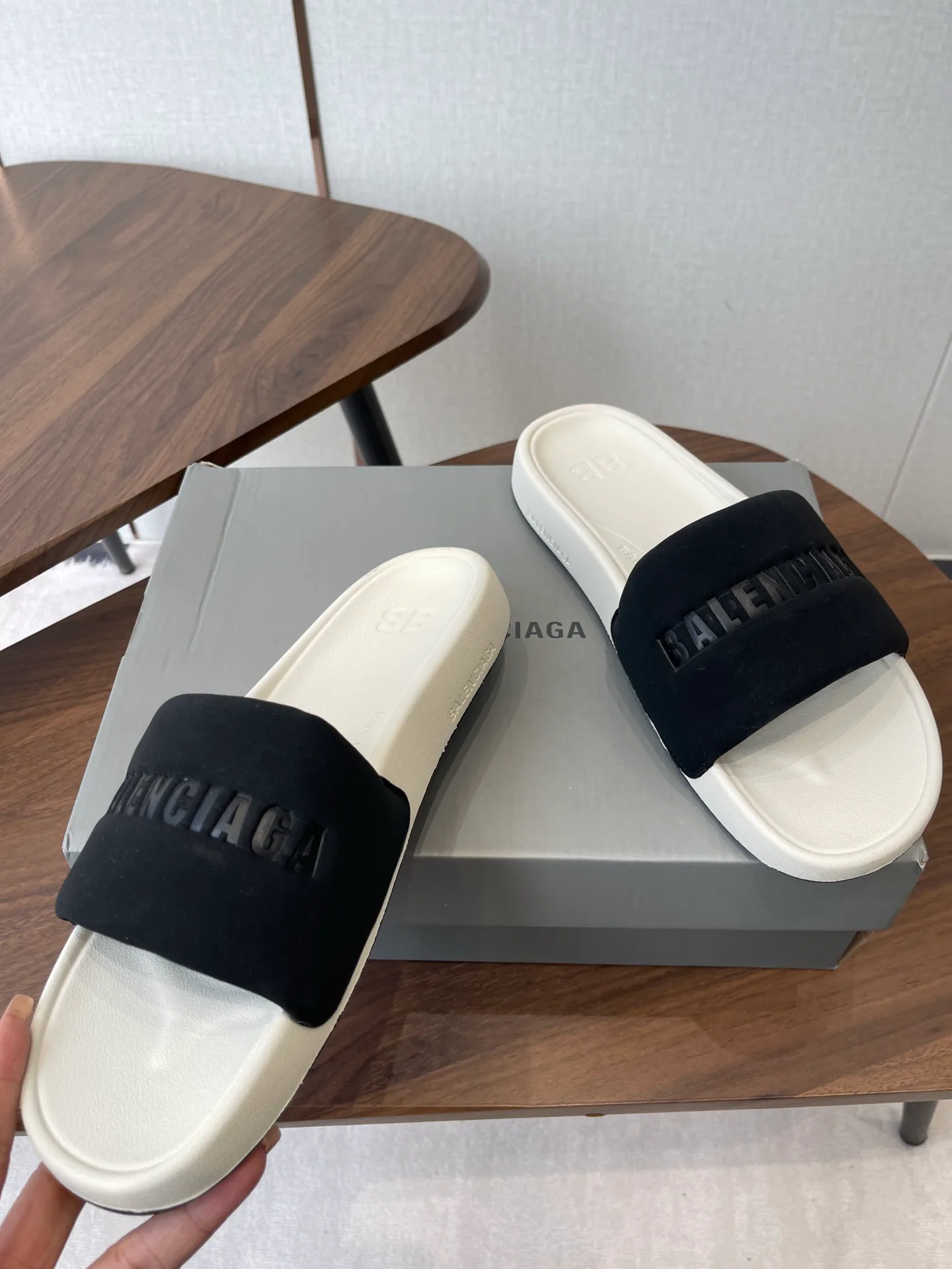 Шлепанцы Женские Balenciaga 11227408