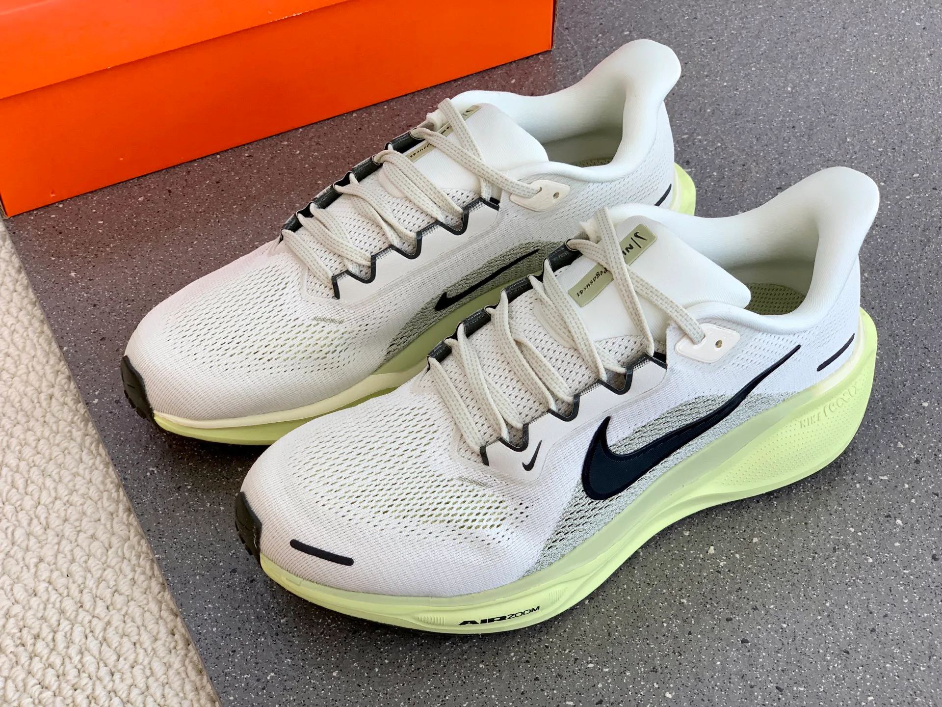 Кроссовки Женские Nike 230360