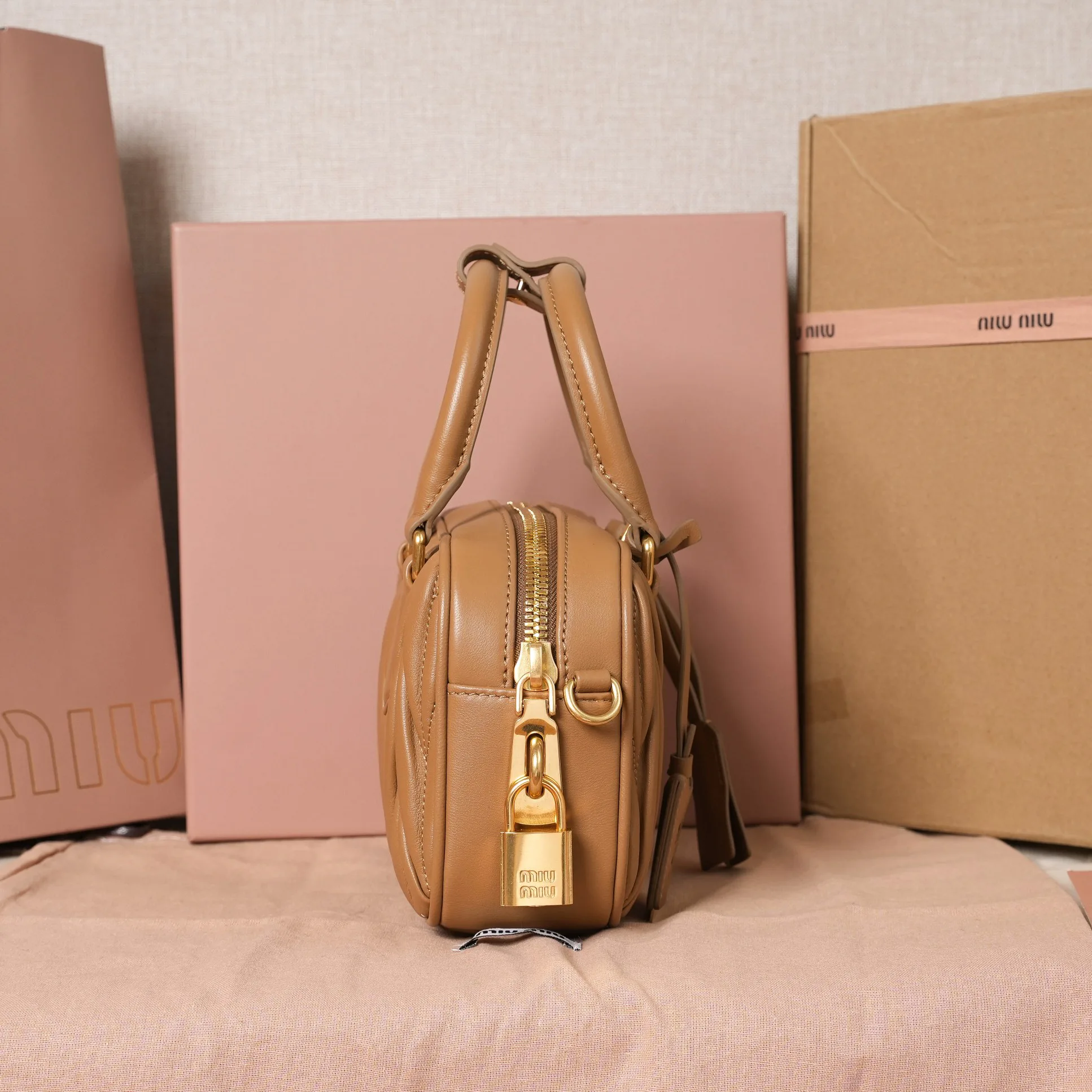 Классические Сумки Женские Miu Miu 11402734