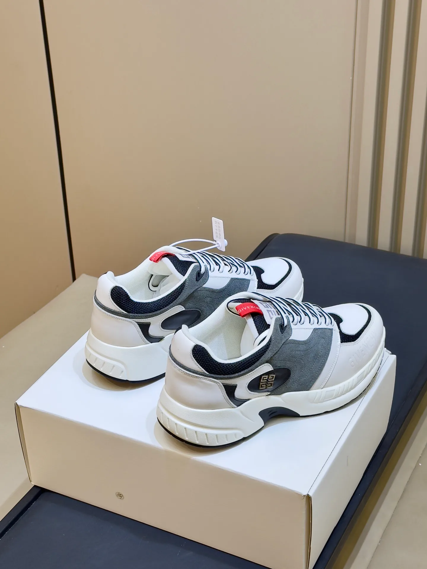 Кроссовки Женские Givenchy 18073545