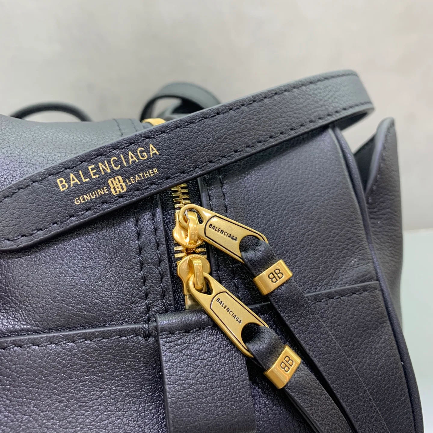 Классические Сумки Женские Balenciaga 18136625