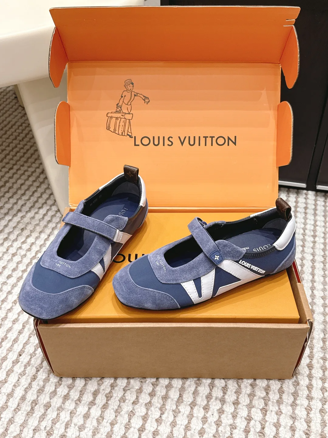 Кроссовки Женские Louis Vuitton 11518536