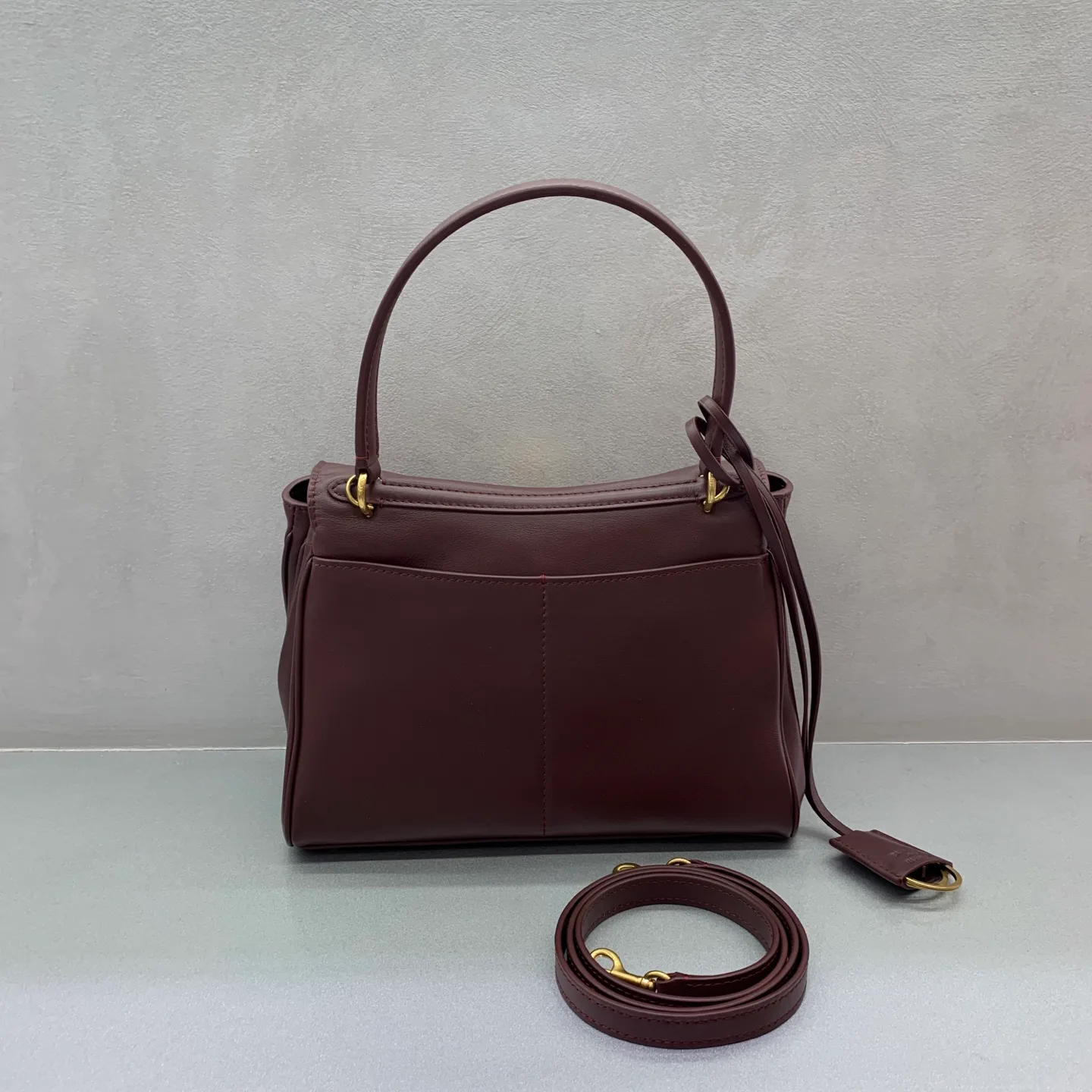 Классические Сумки Женские Balenciaga 18136508