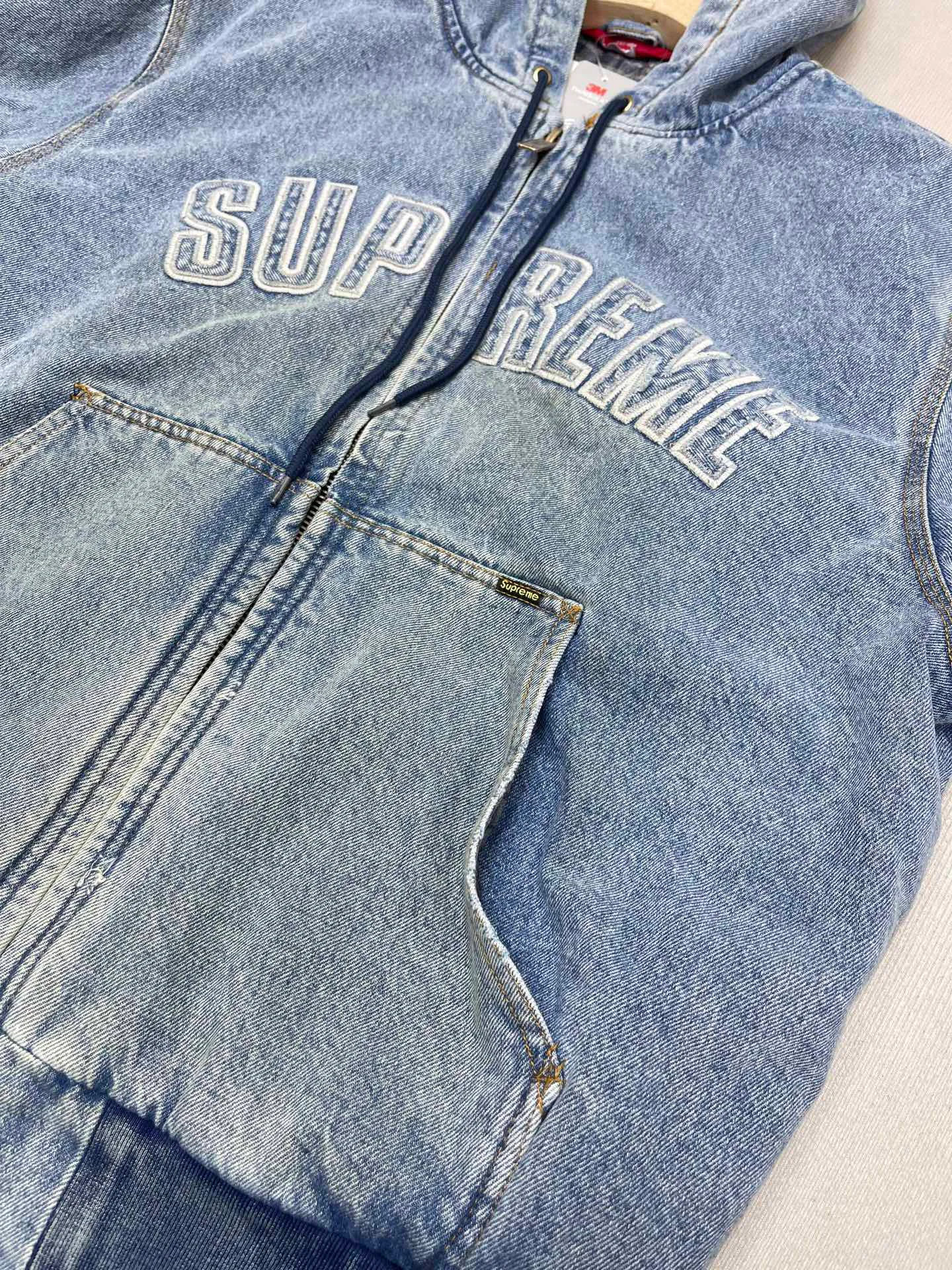 Куртки И Пуховики Женские Supreme 10542431