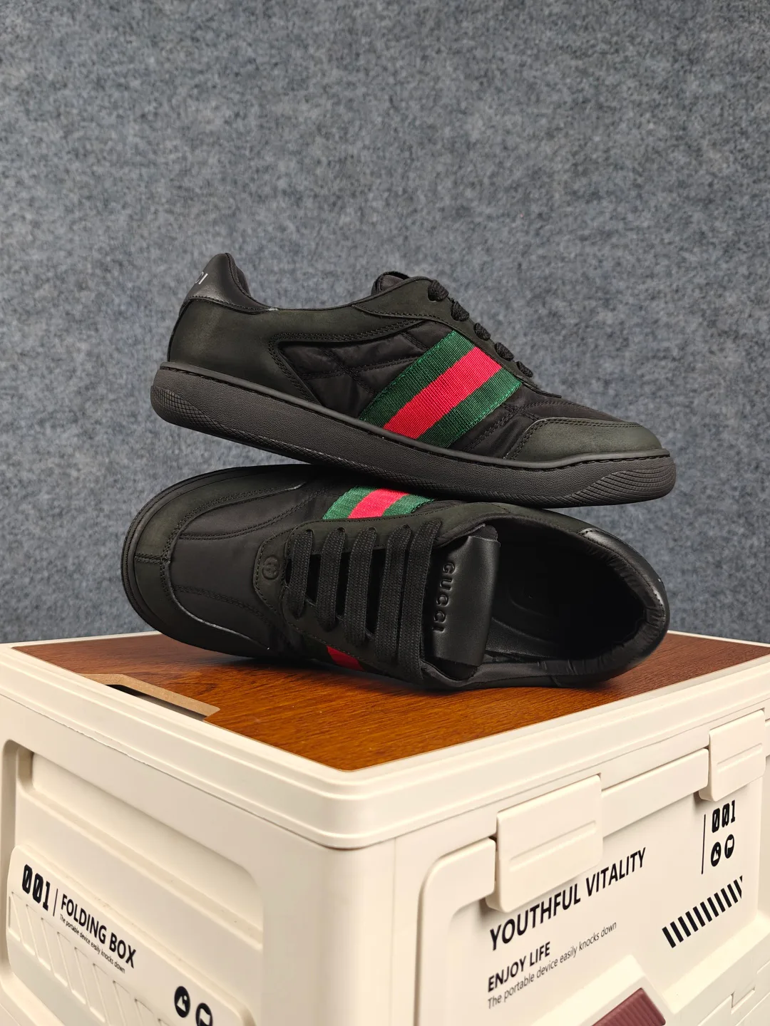 Кроссовки Женские Gucci 18417496