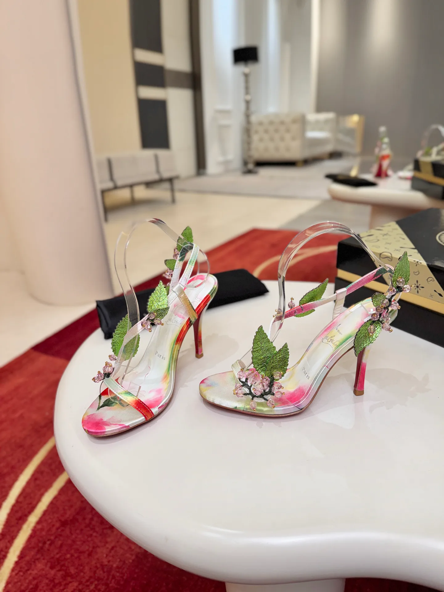 Босоножки Женские Christian Louboutin 19792771