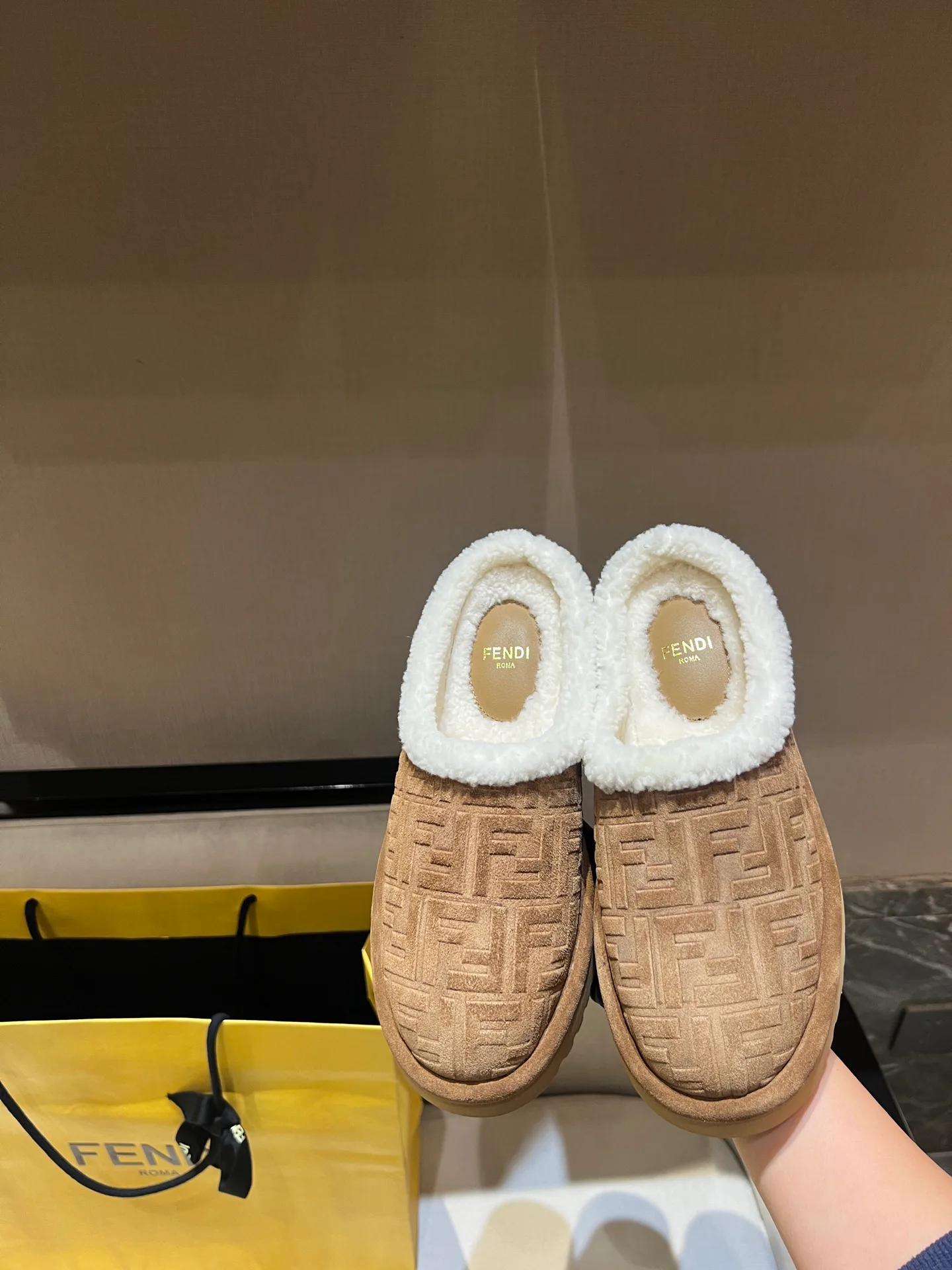 Тапочки Женские Fendi 3281843