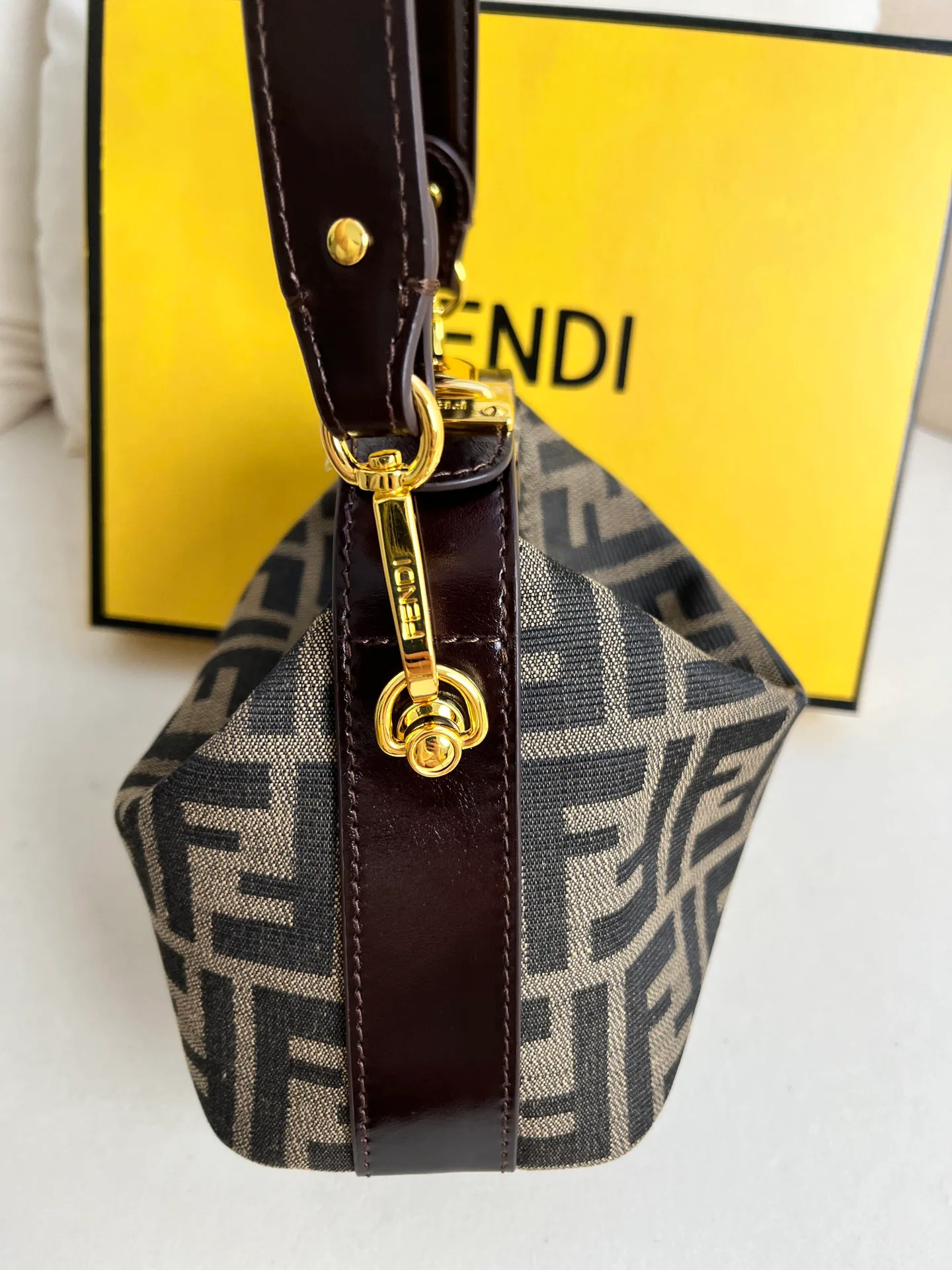 Классические Сумки Женские Fendi 1377454