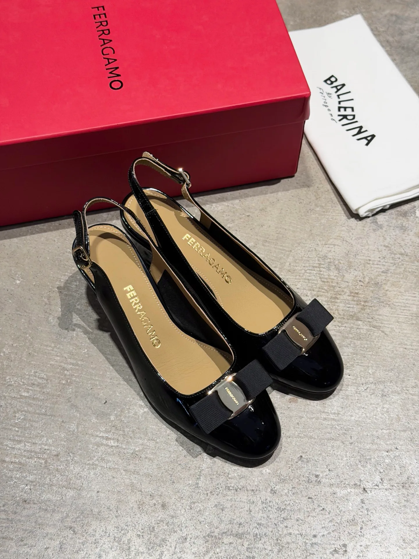 Туфли Женские Salvatore Ferragamo 17642596