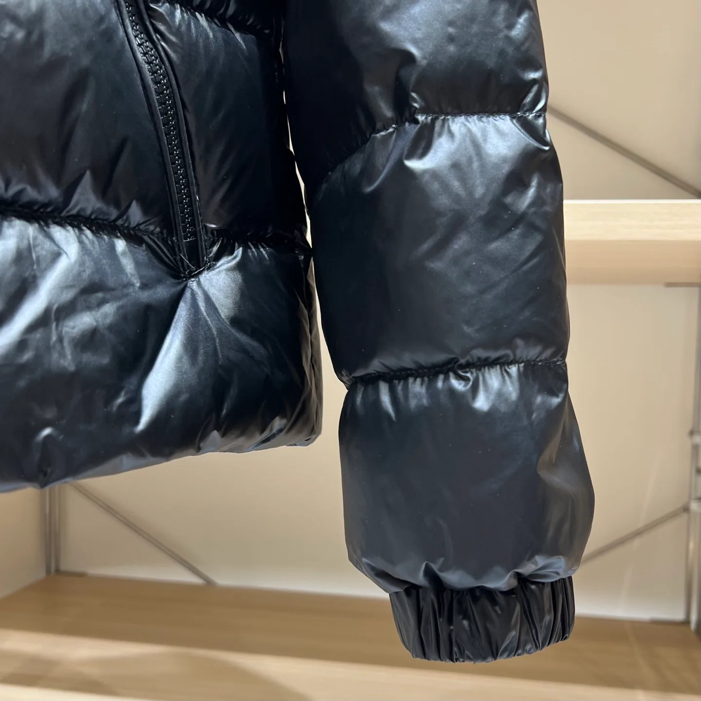 Куртки И Пуховики Женские Moncler 18032036