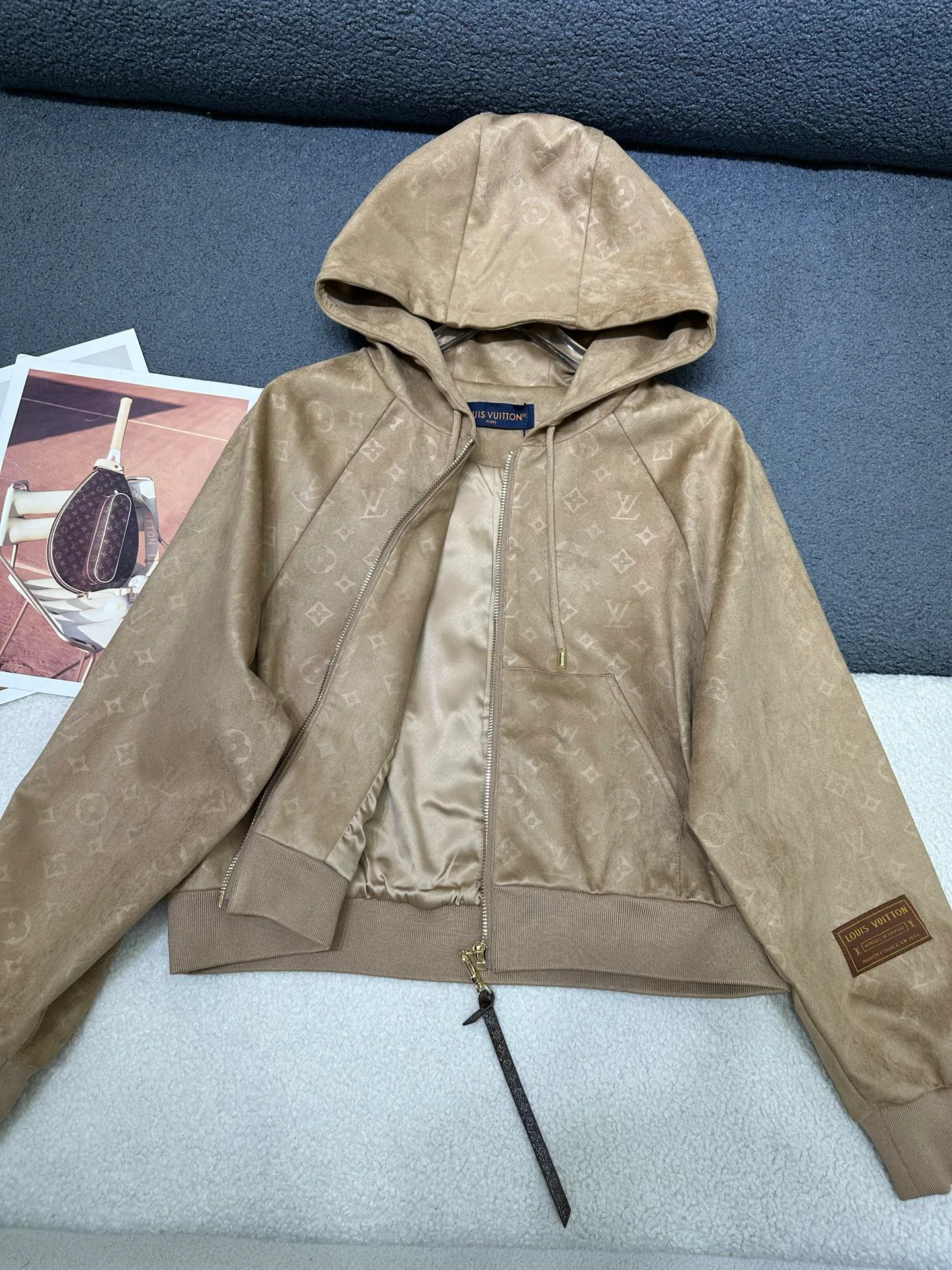 Куртки И Пуховики Женские Louis Vuitton 18594341