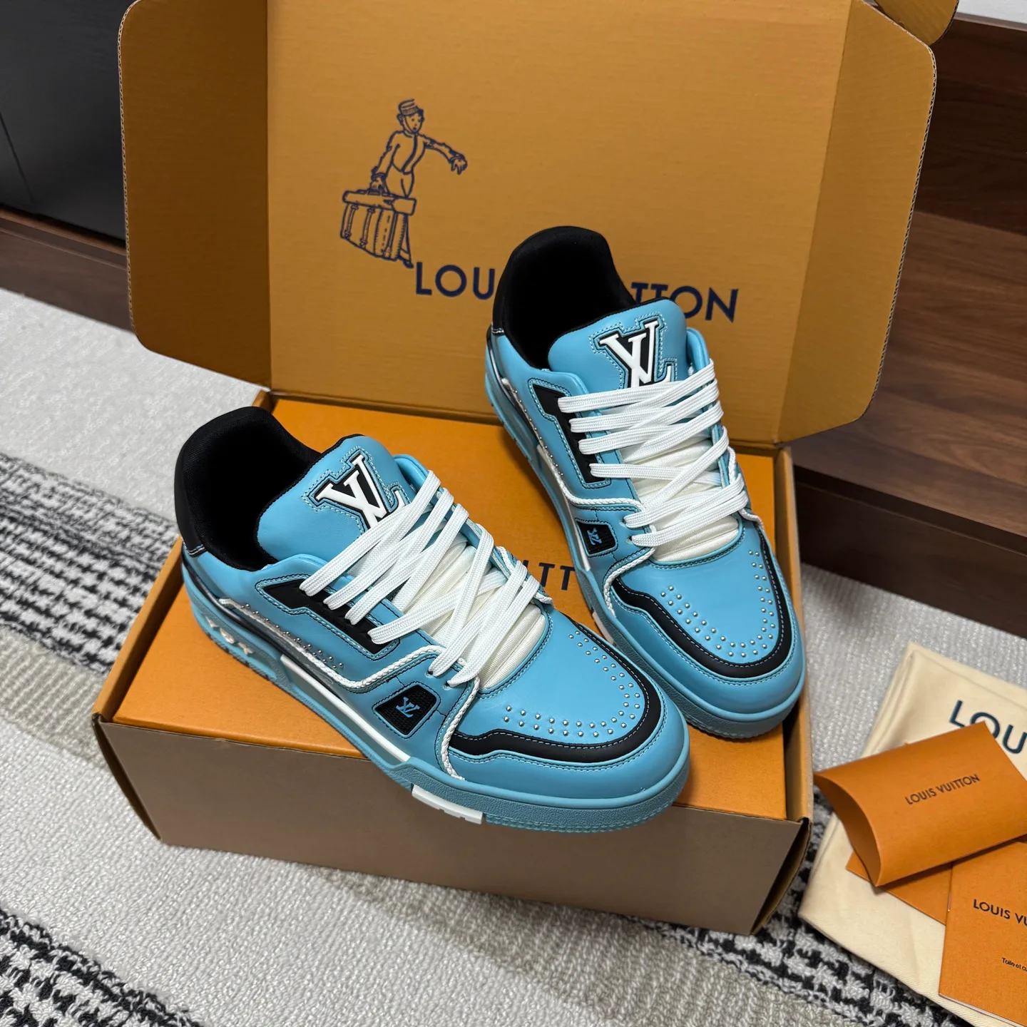 Кроссовки Женские Louis Vuitton 1546819